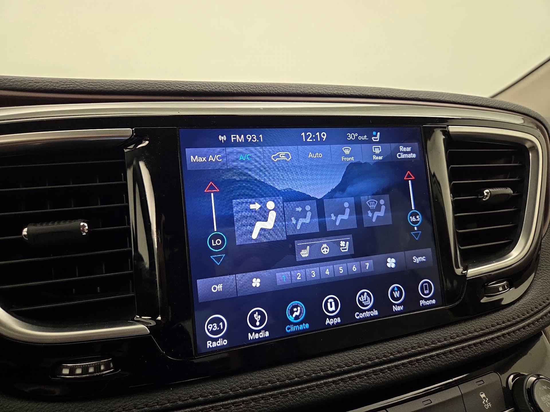 Thumbnail: 2018 Chrysler Pacifica - 17