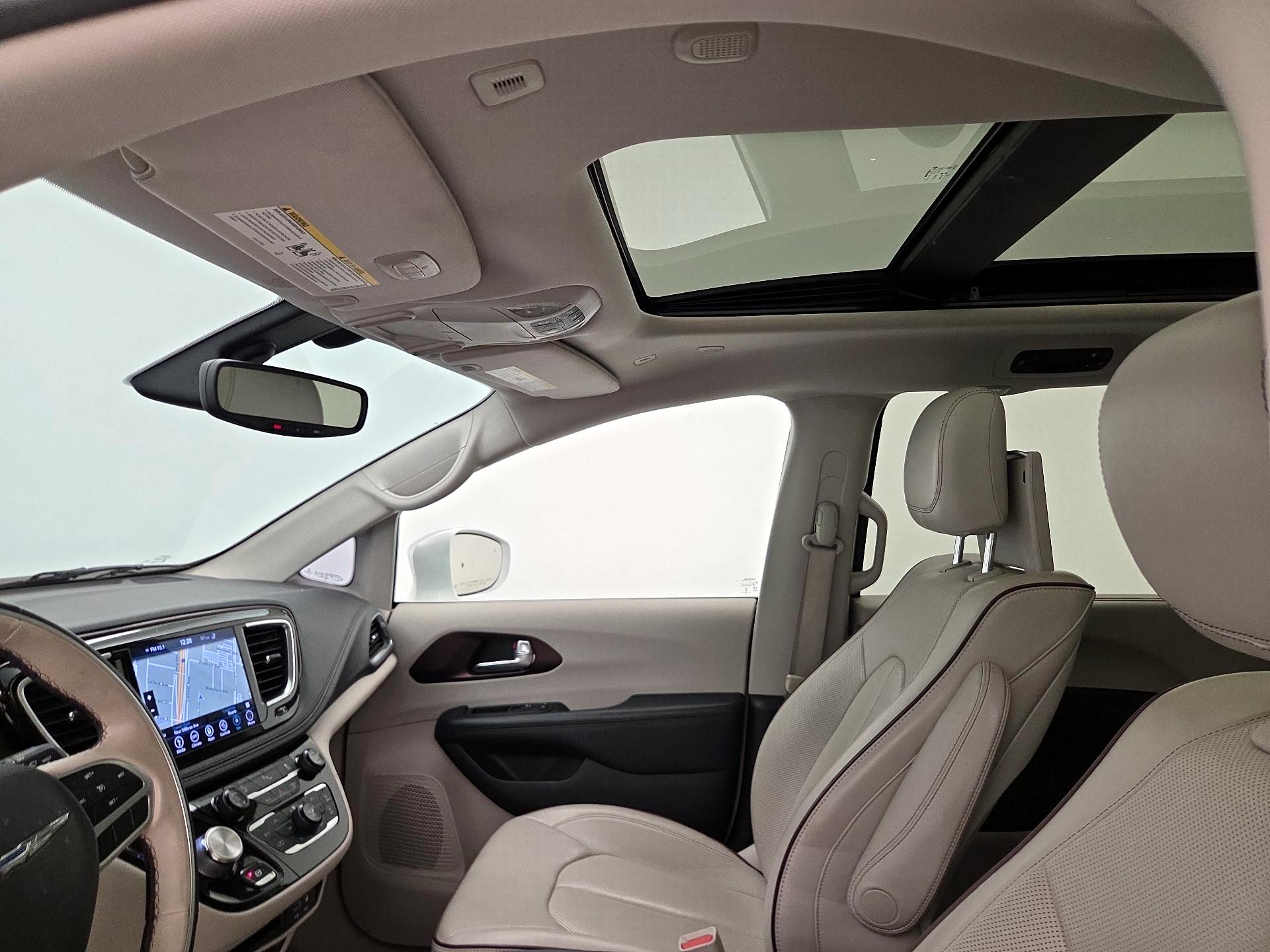 Thumbnail: 2018 Chrysler Pacifica - 20