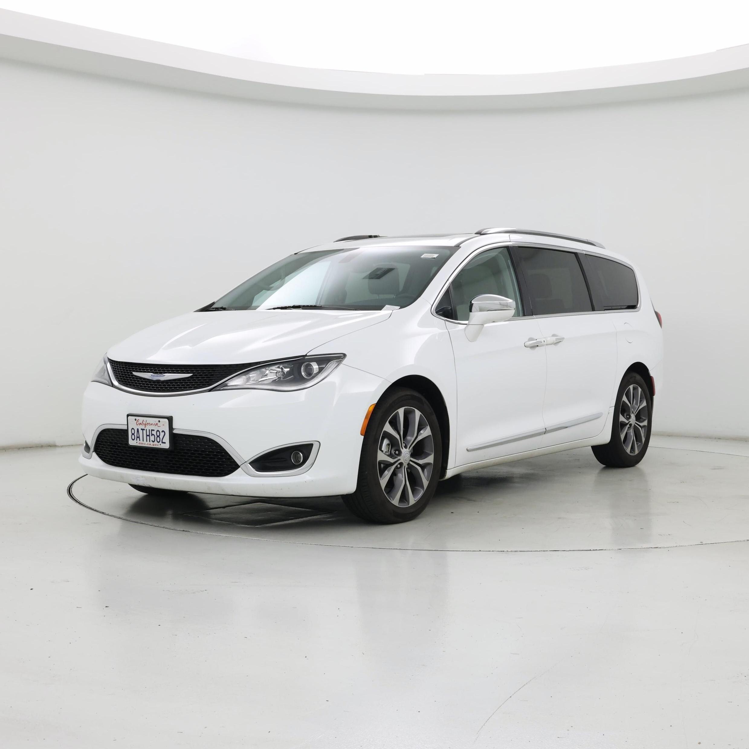 Thumbnail: 2018 Chrysler Pacifica - 4
