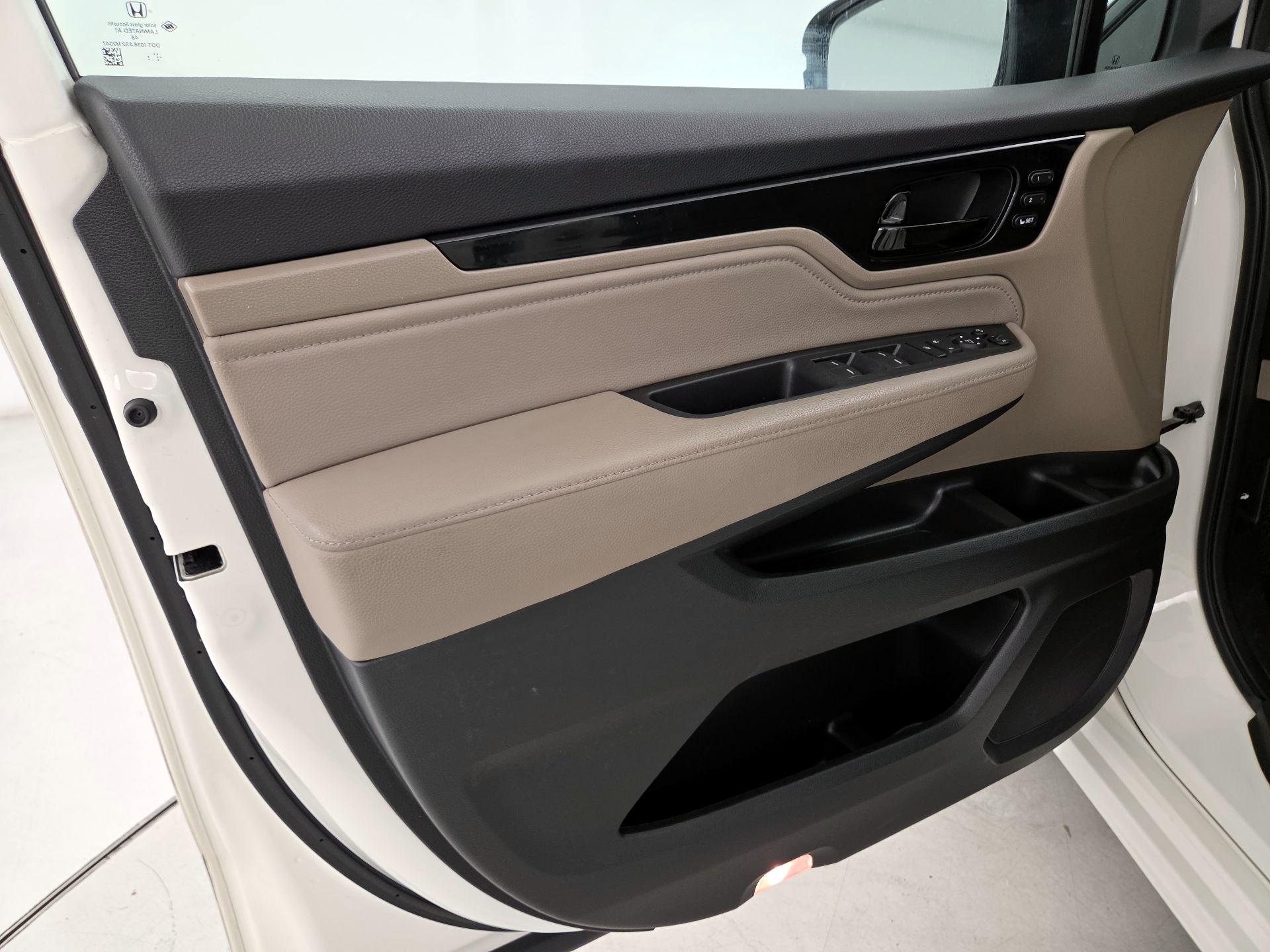 Thumbnail: 2019 Honda Odyssey - 12