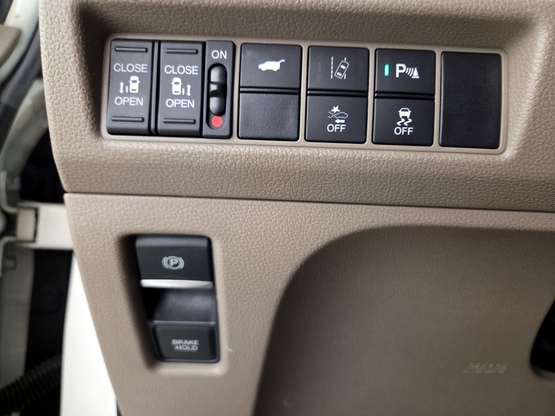 Thumbnail: 2019 Honda Odyssey - 13