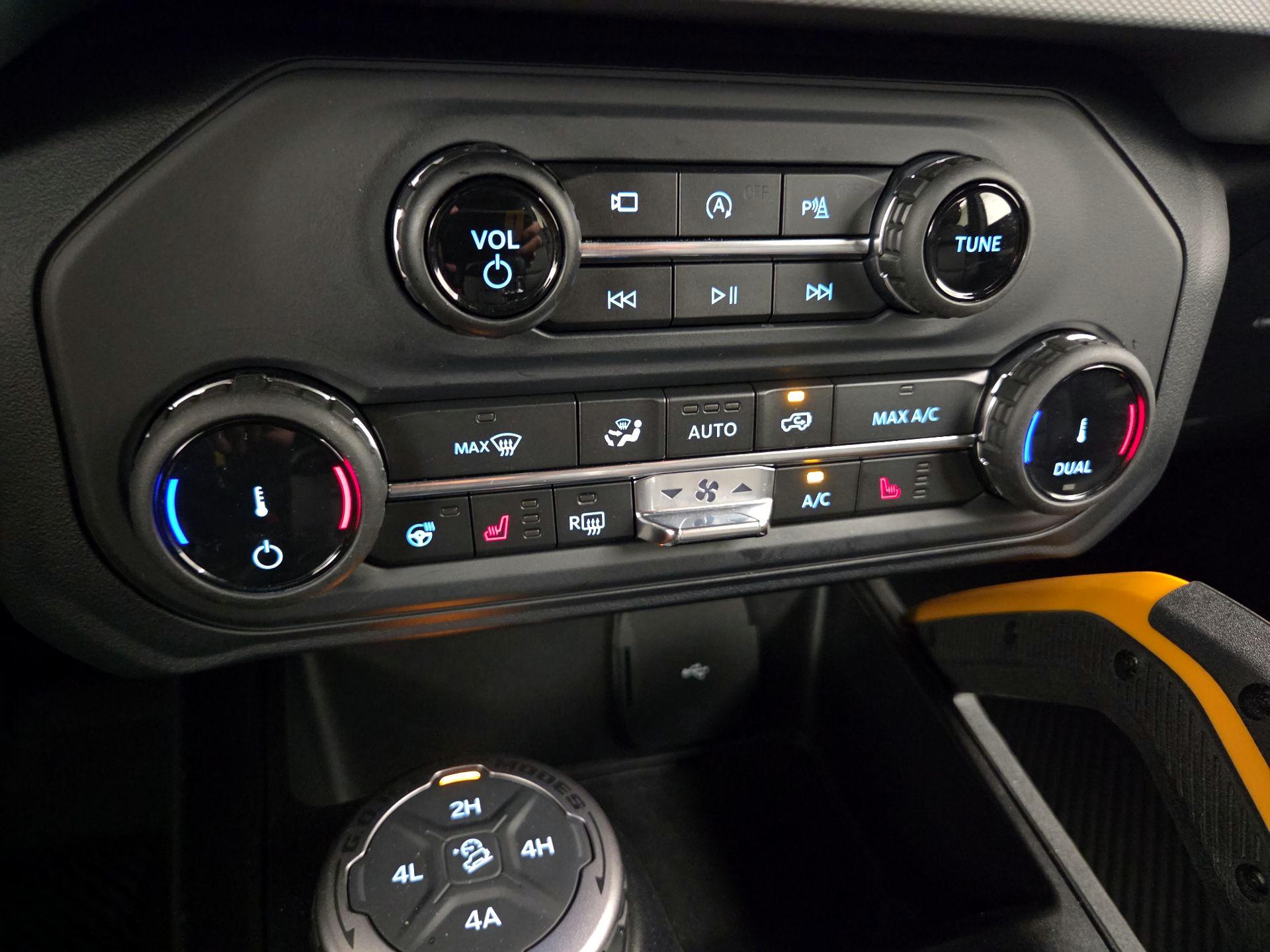 Thumbnail: 2022 Ford Bronco - 17