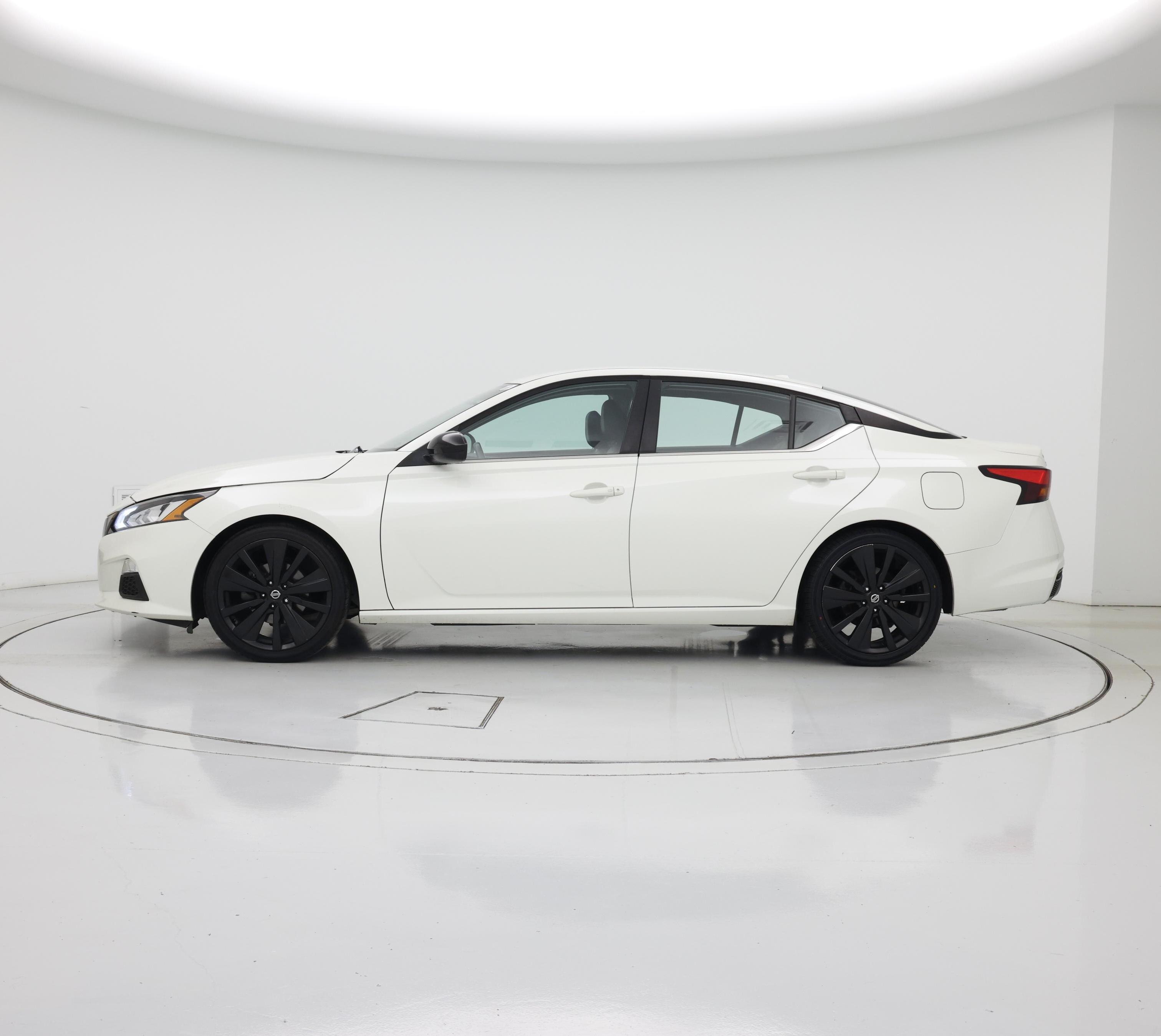 Thumbnail: 2020 Nissan Altima - 3