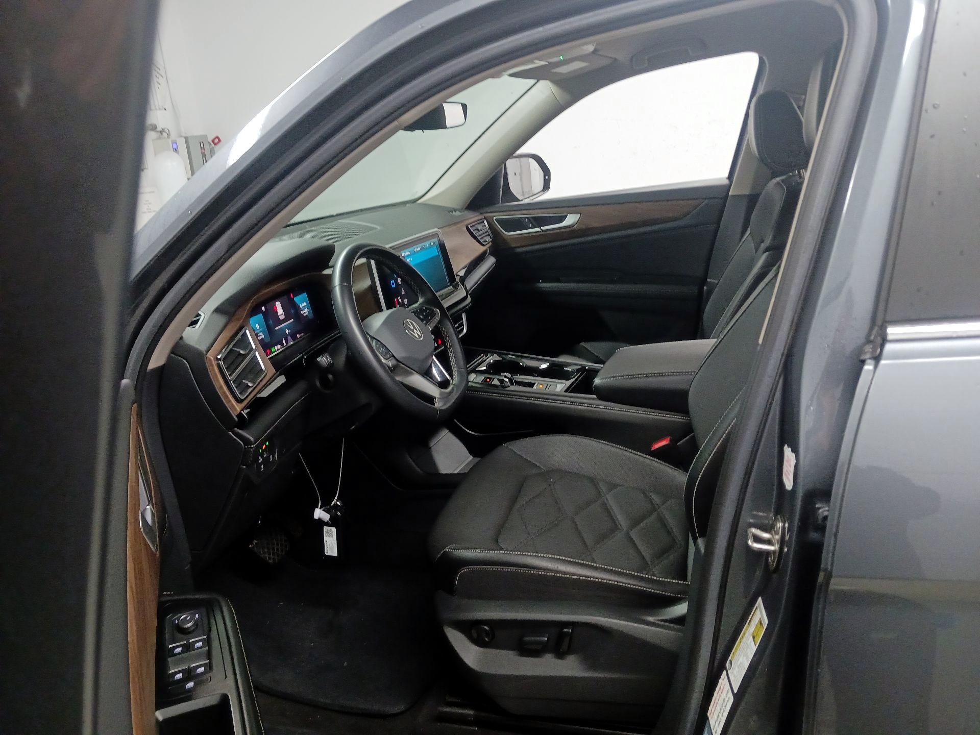 Thumbnail: 2024 Volkswagen Atlas - 11