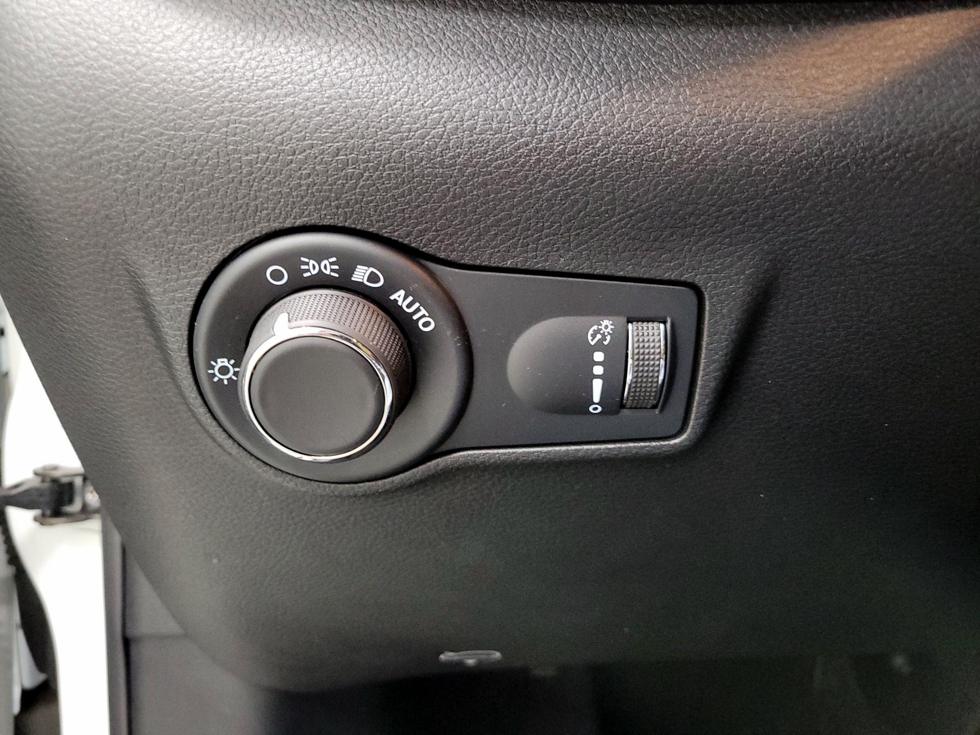 Thumbnail: 2023 Jeep Compass - 13