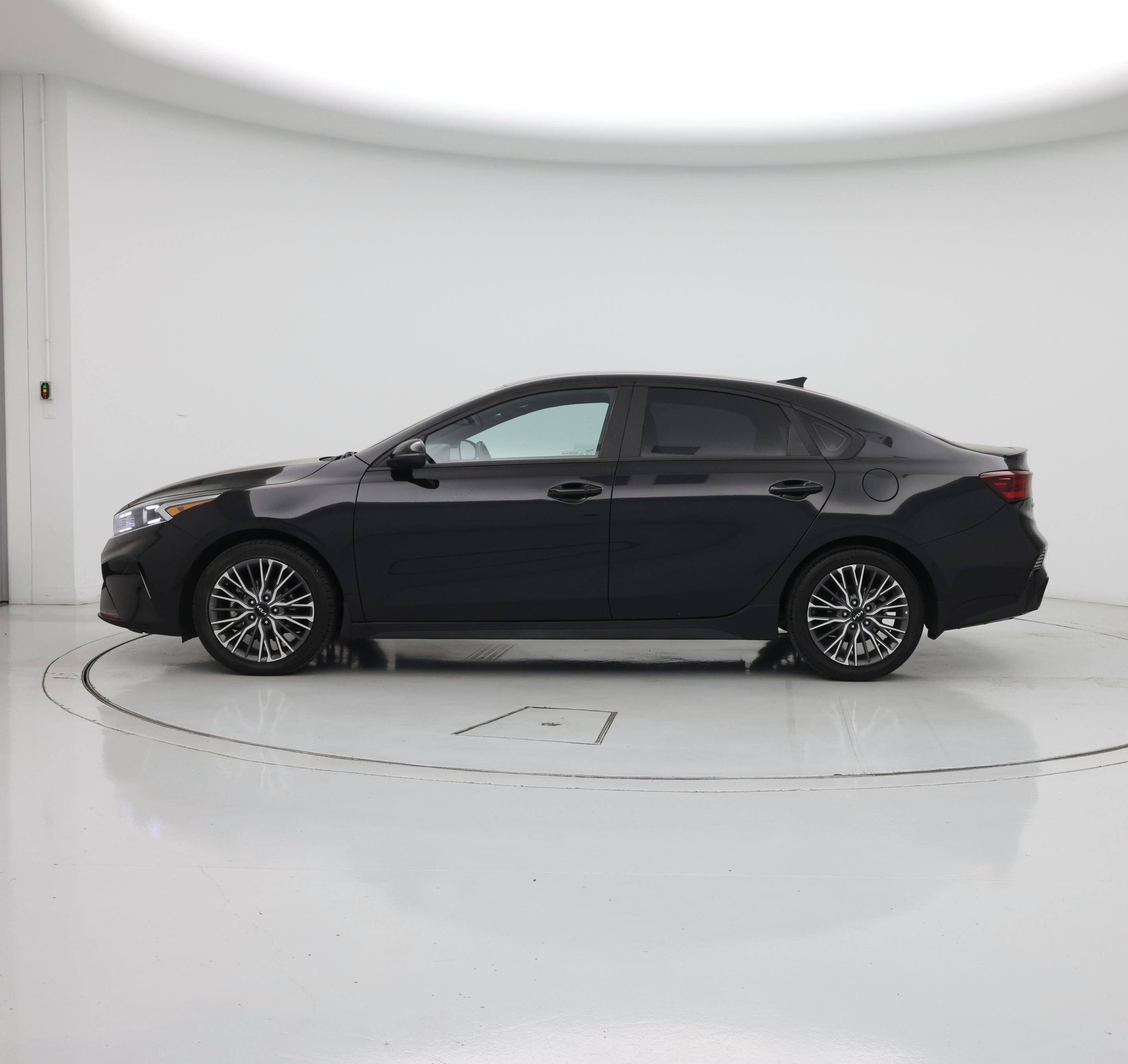 Thumbnail: 2023 Kia Forte - 3