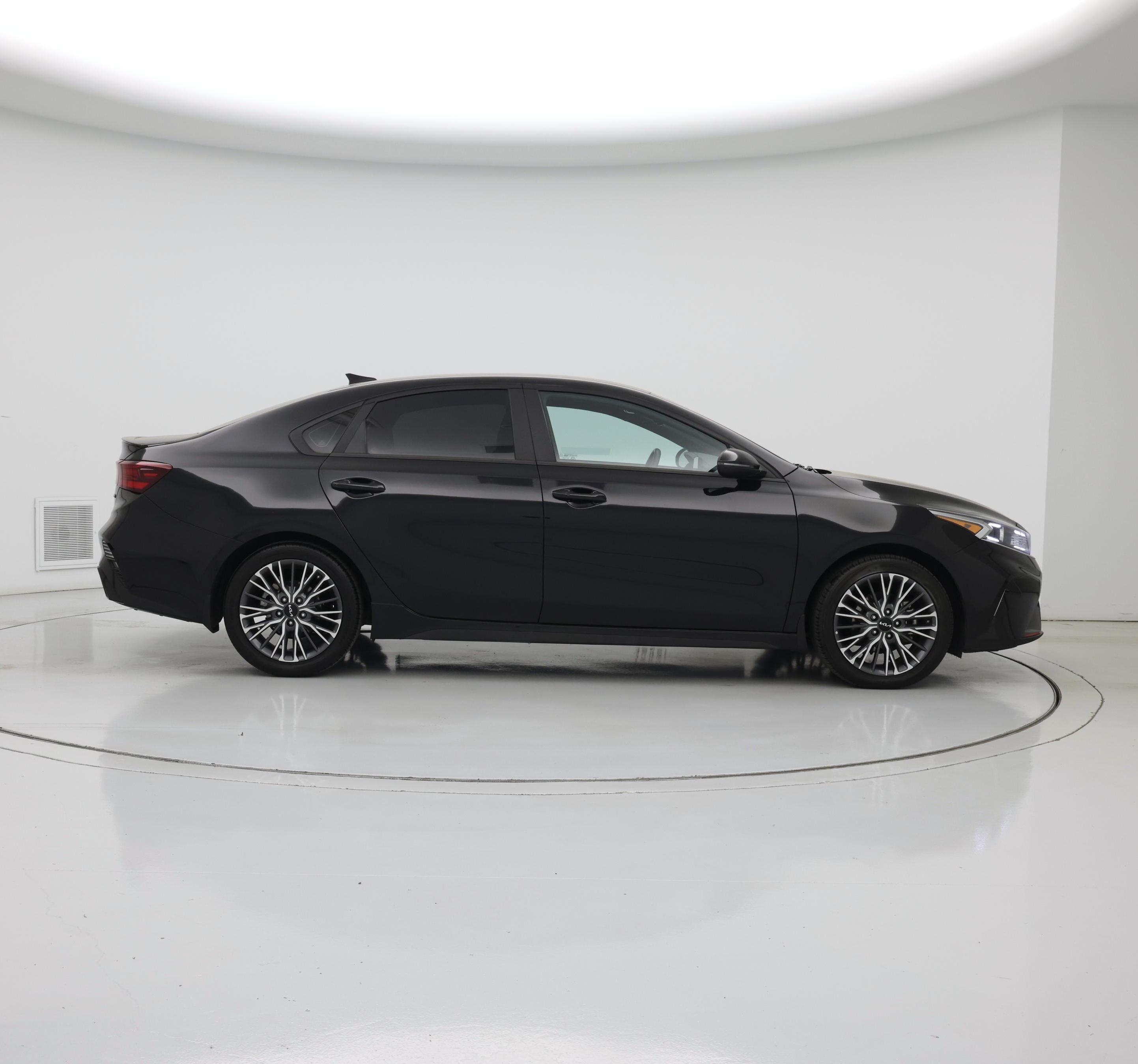 Thumbnail: 2023 Kia Forte - 7