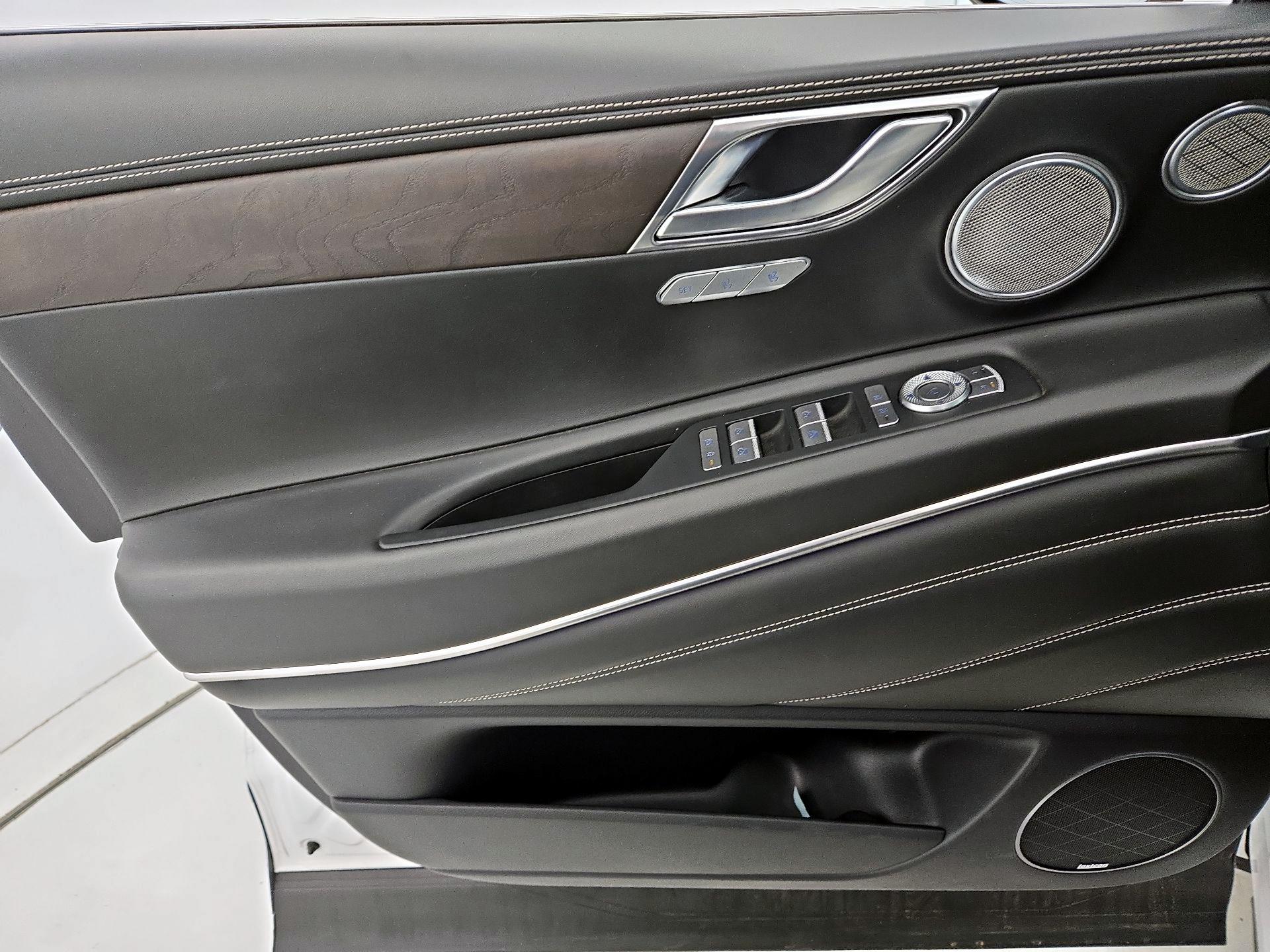 Thumbnail: 2021 Genesis GV80 - 12