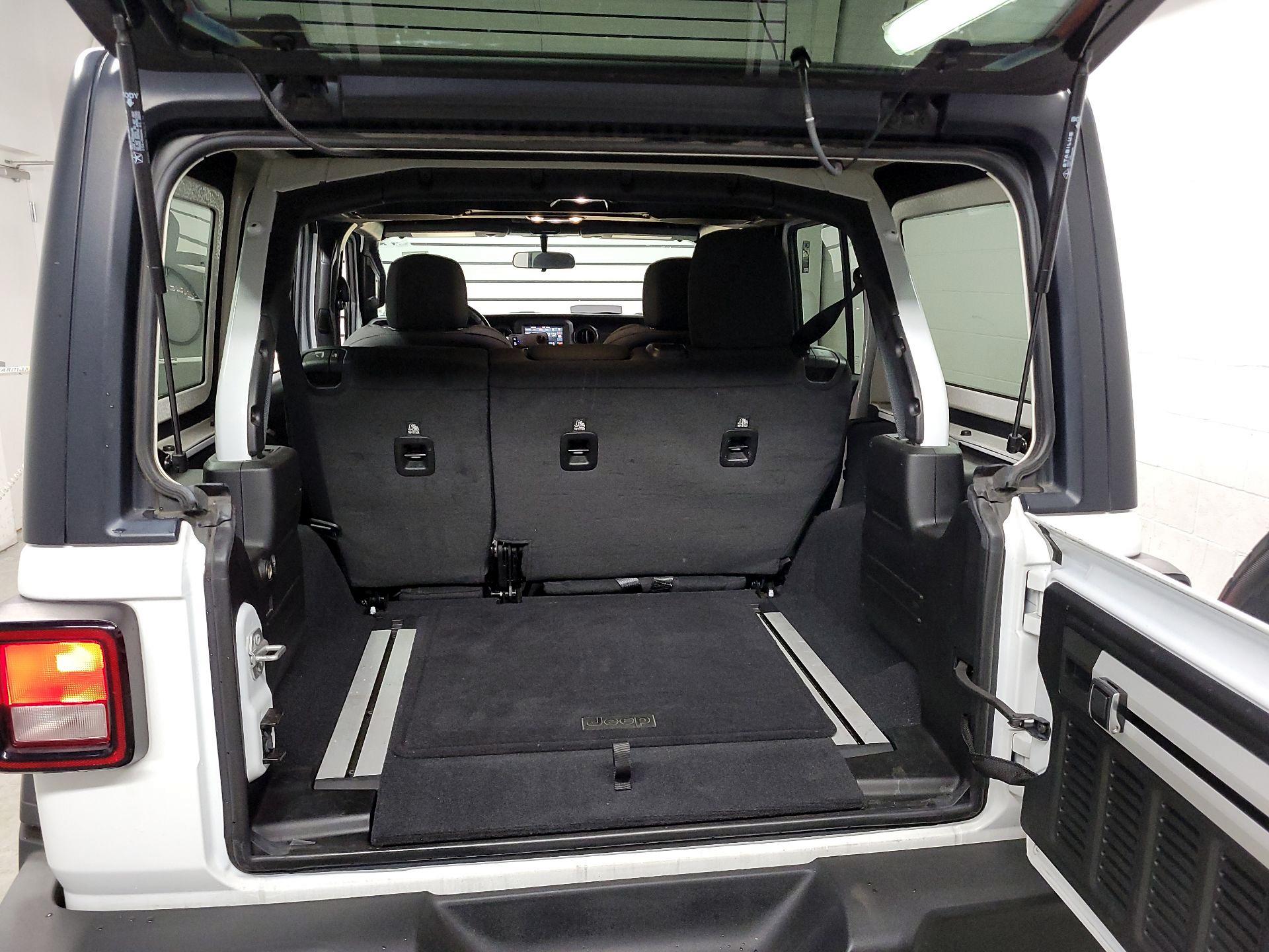 Thumbnail: 2021 Jeep Wrangler - 18