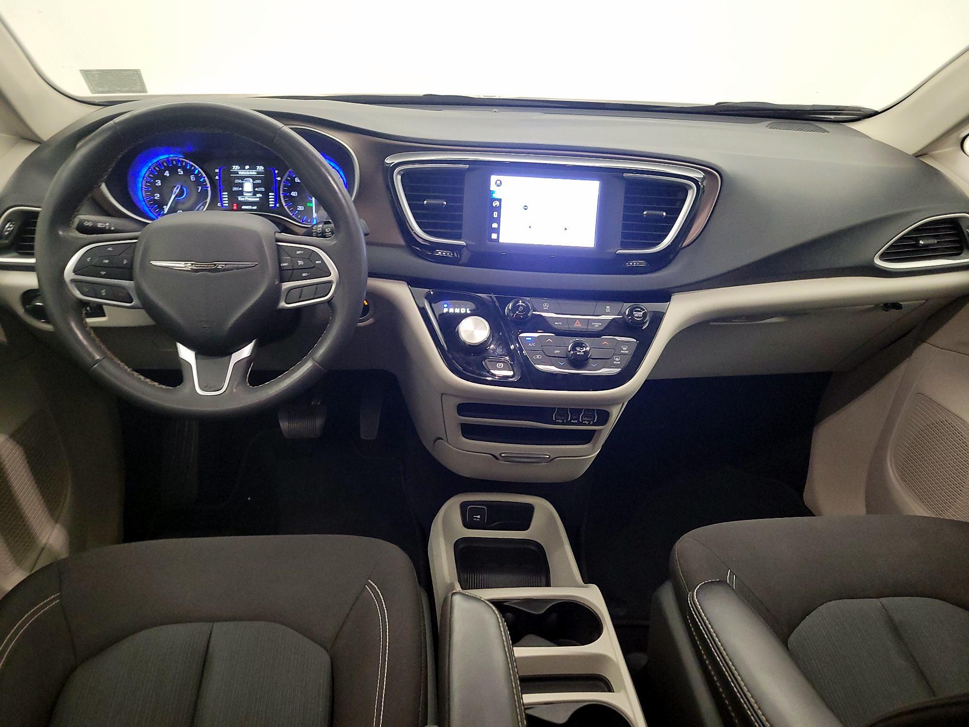 Thumbnail: 2022 Chrysler Voyager - 9