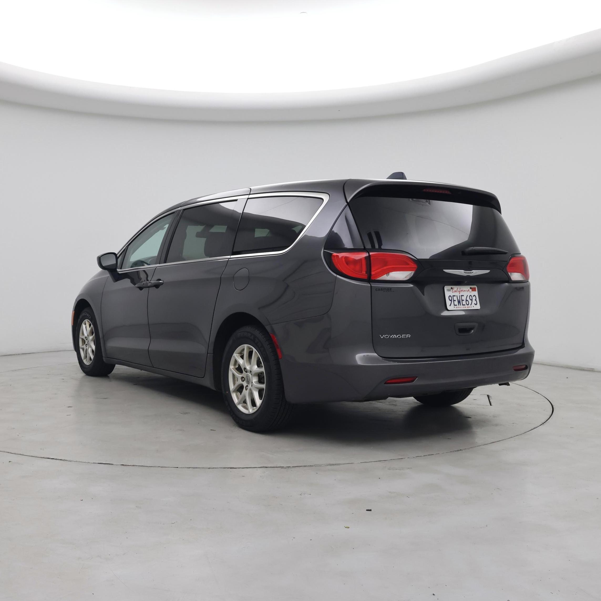 Thumbnail: 2022 Chrysler Voyager - 2