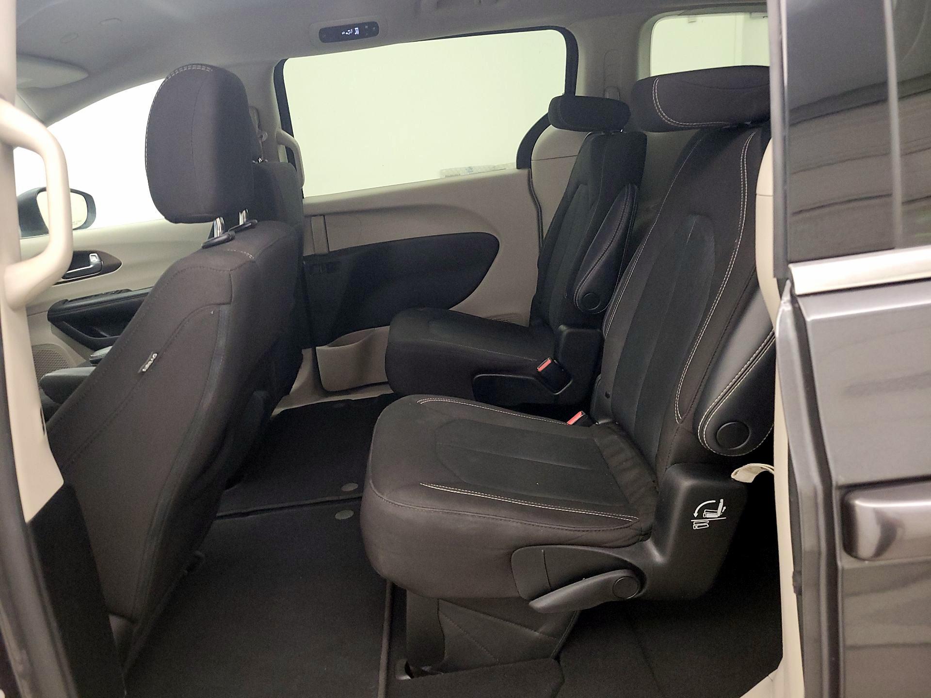 Thumbnail: 2022 Chrysler Voyager - 20