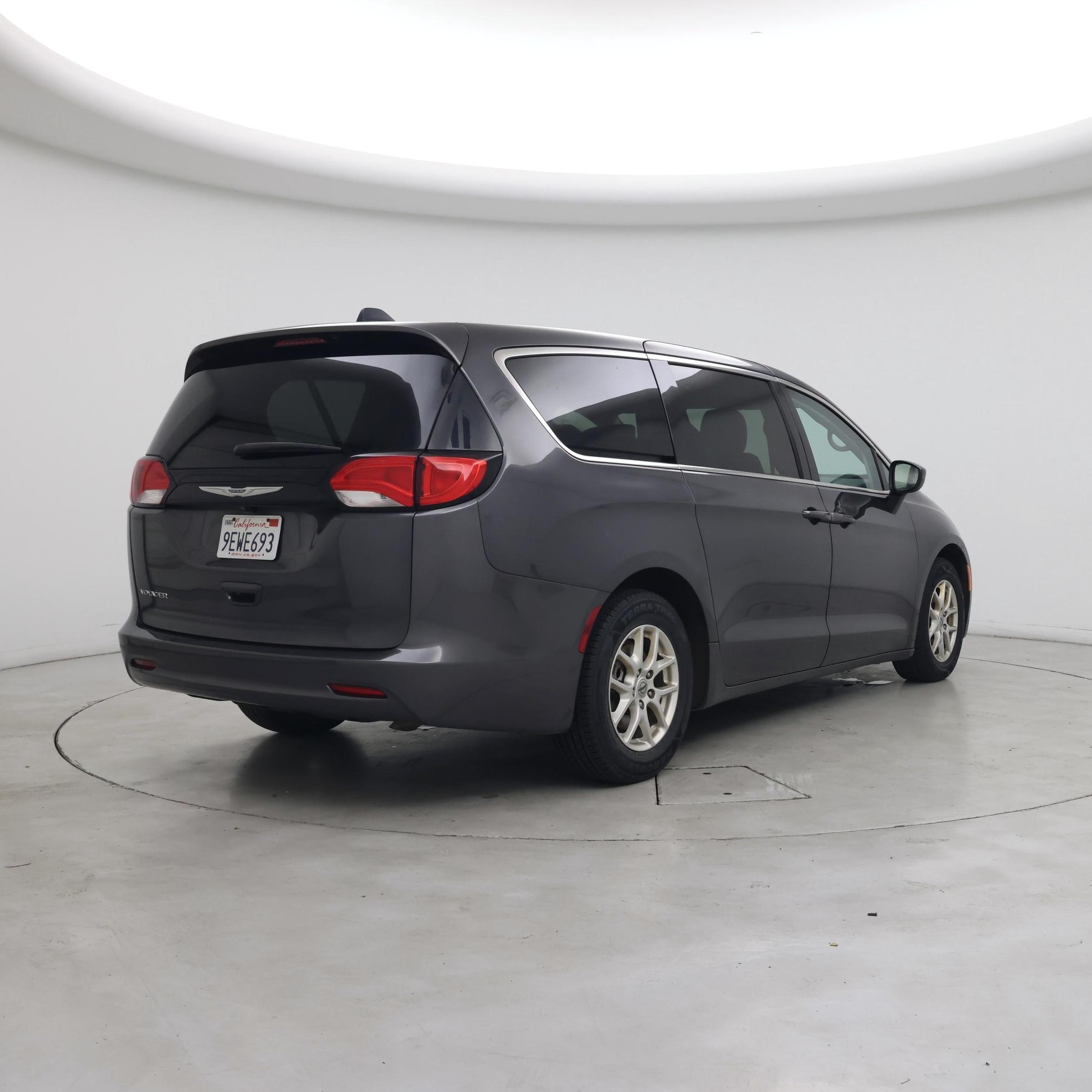 Thumbnail: 2022 Chrysler Voyager - 8