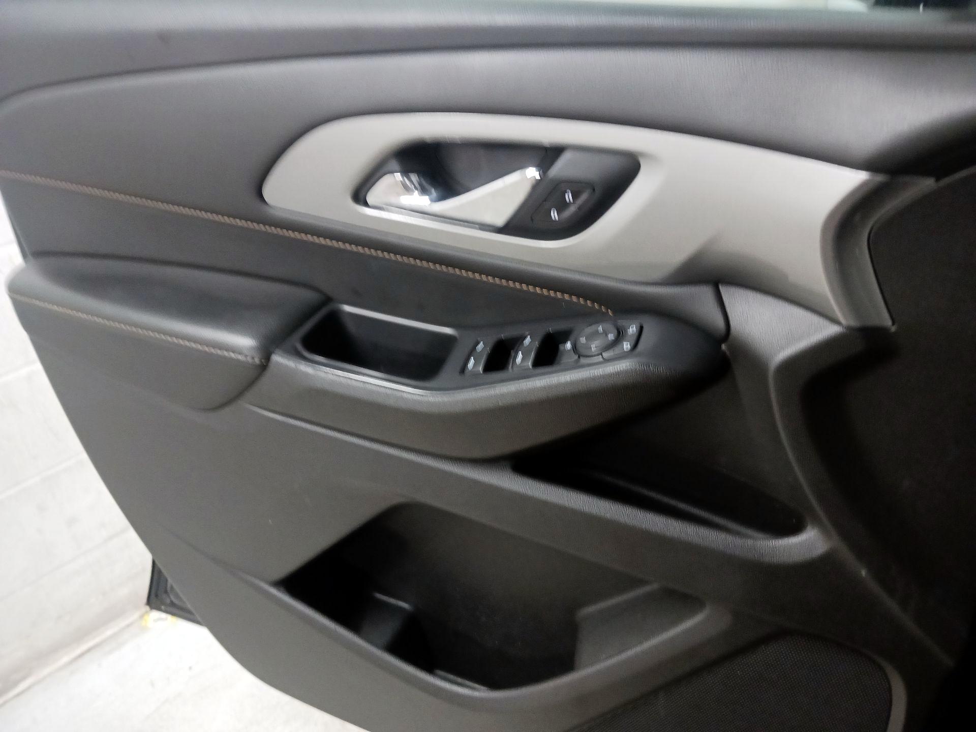 Thumbnail: 2021 Chevrolet Traverse - 12