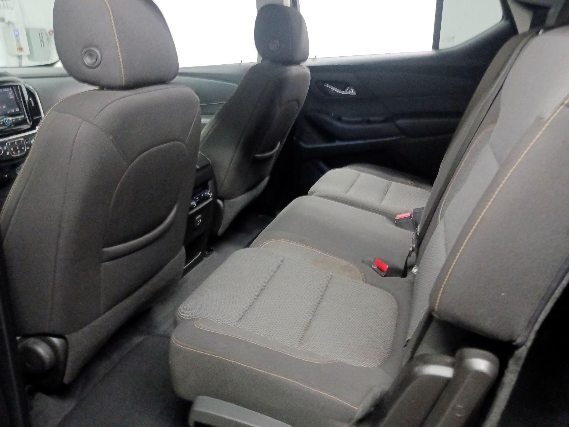 Thumbnail: 2021 Chevrolet Traverse - 17