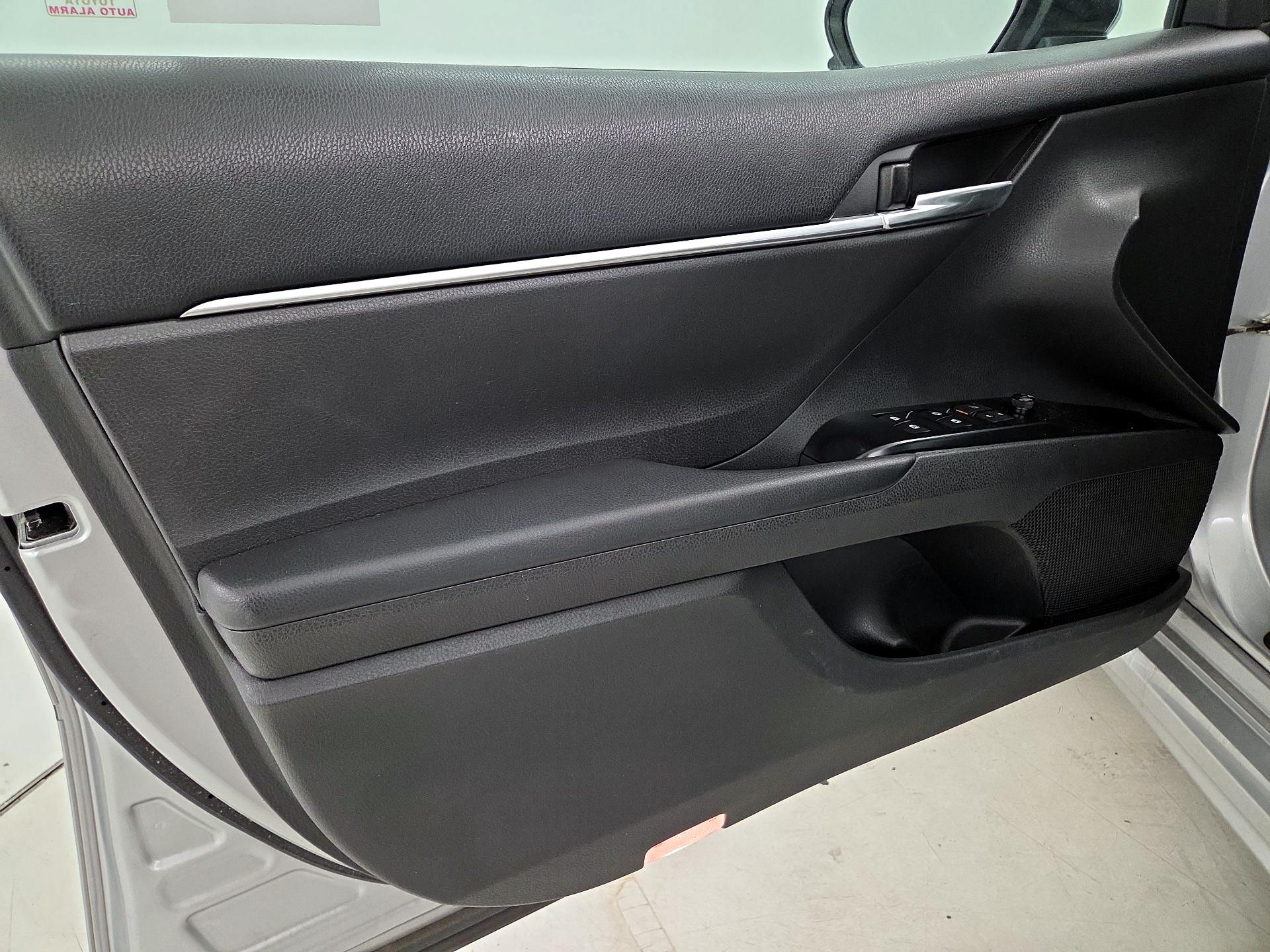 Thumbnail: 2018 Toyota Camry - 12