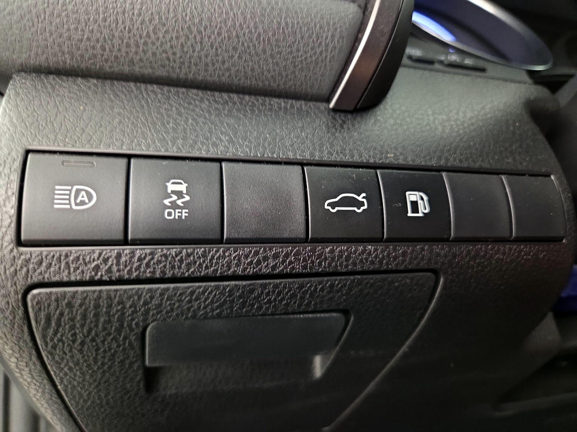 Thumbnail: 2018 Toyota Camry - 13