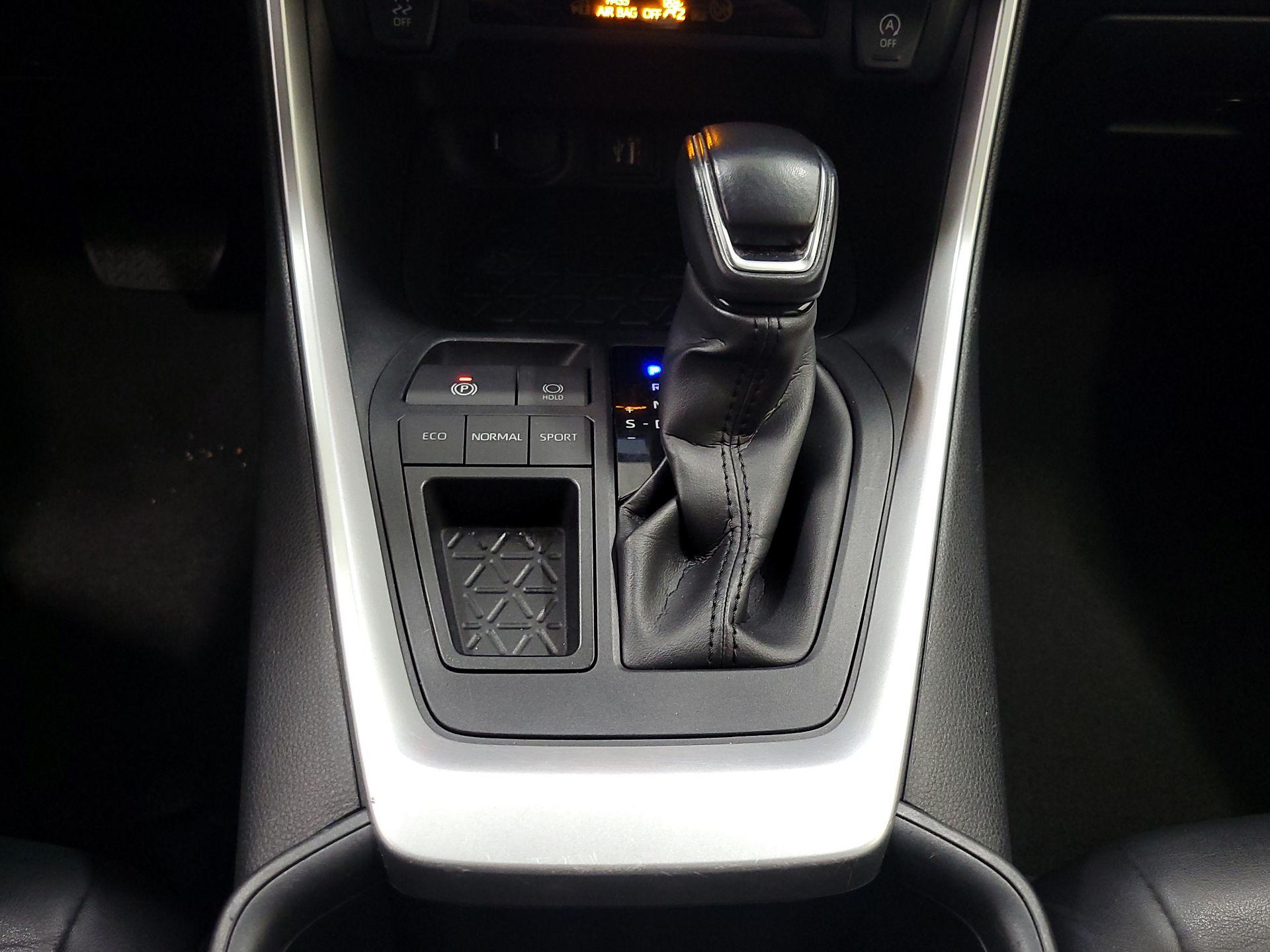 Thumbnail: 2023 Toyota RAV4 - 17