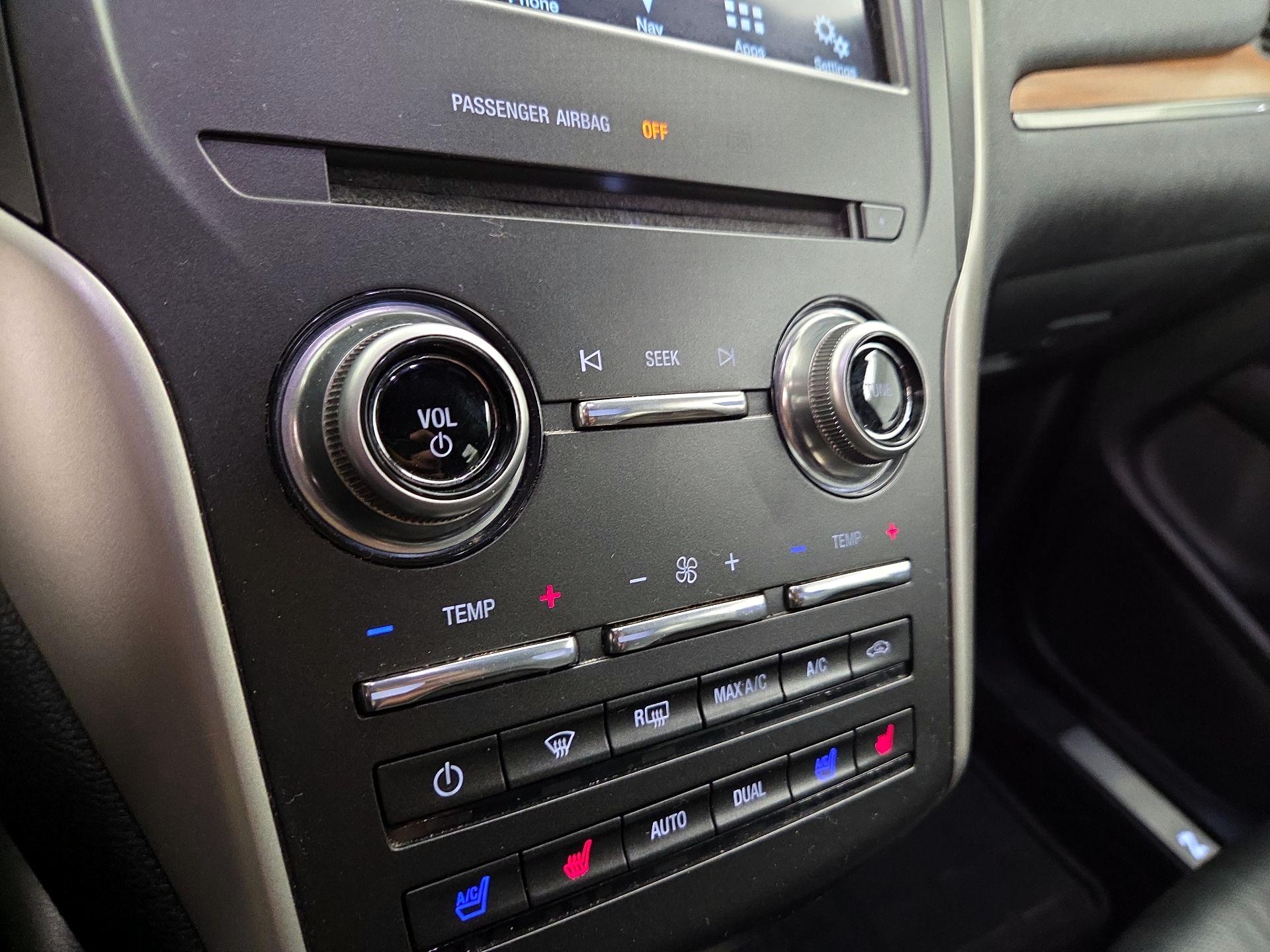 Thumbnail: 2016 Lincoln MKC - 17