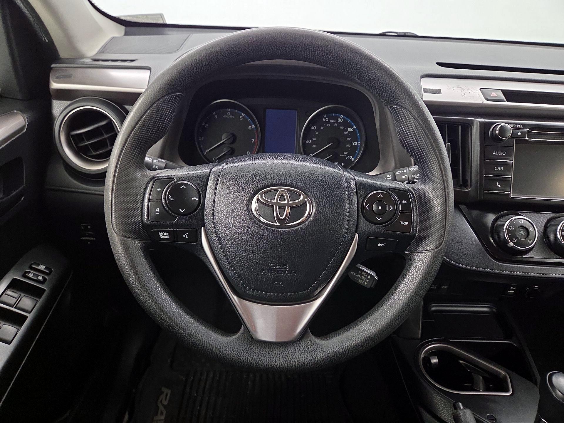 Thumbnail: 2018 Toyota RAV4 - 10