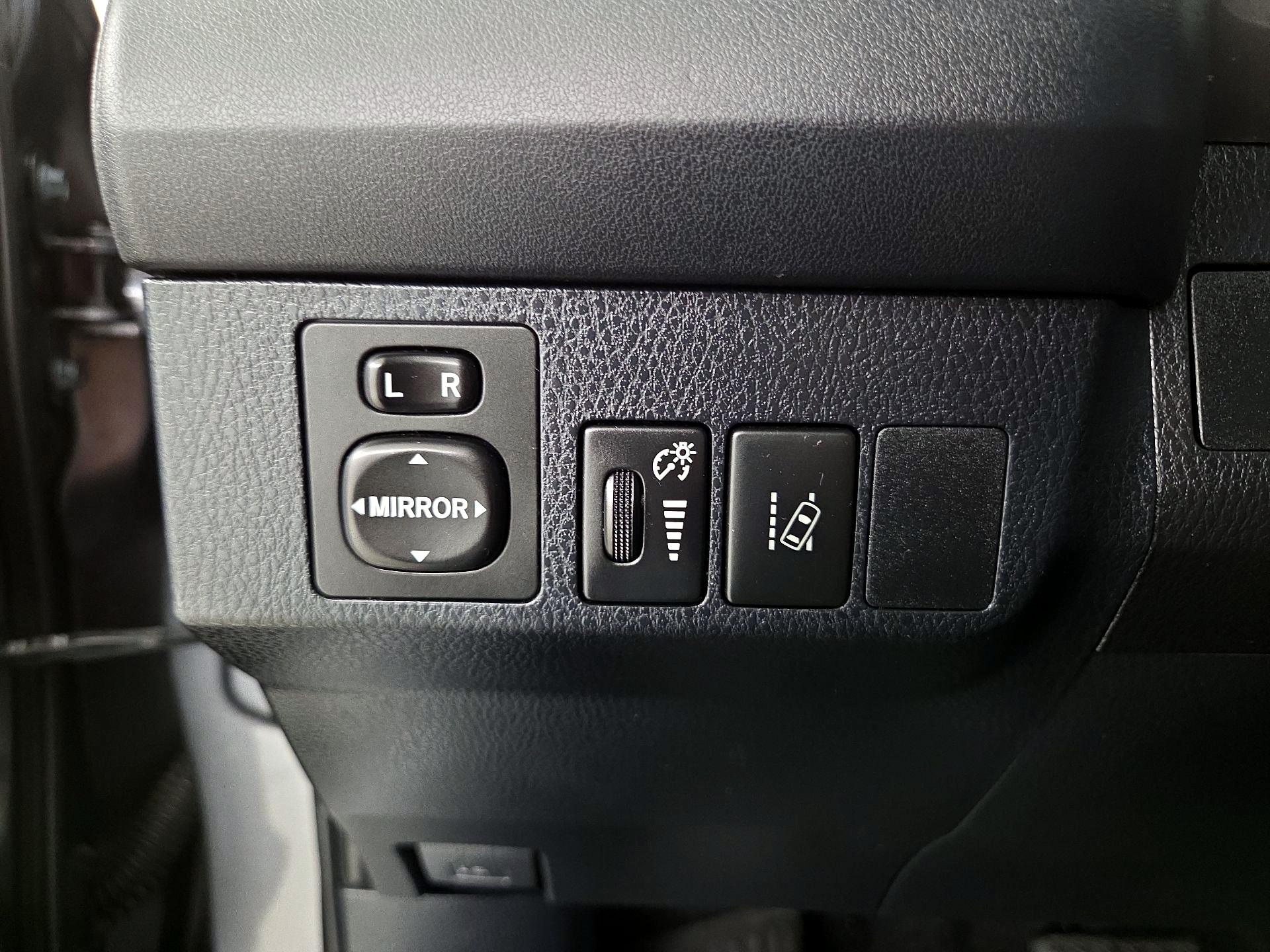 Thumbnail: 2018 Toyota RAV4 - 13