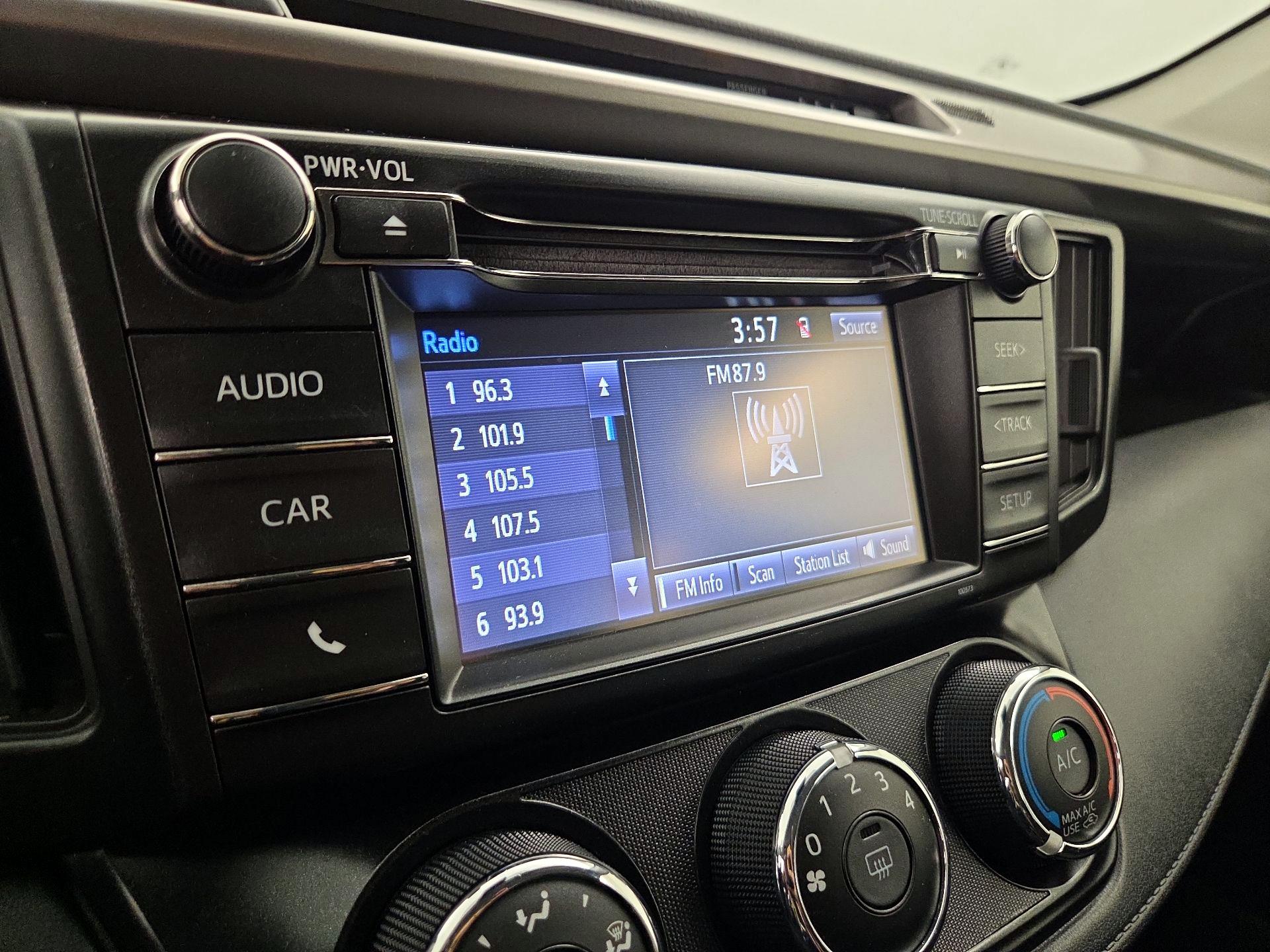 Thumbnail: 2018 Toyota RAV4 - 15