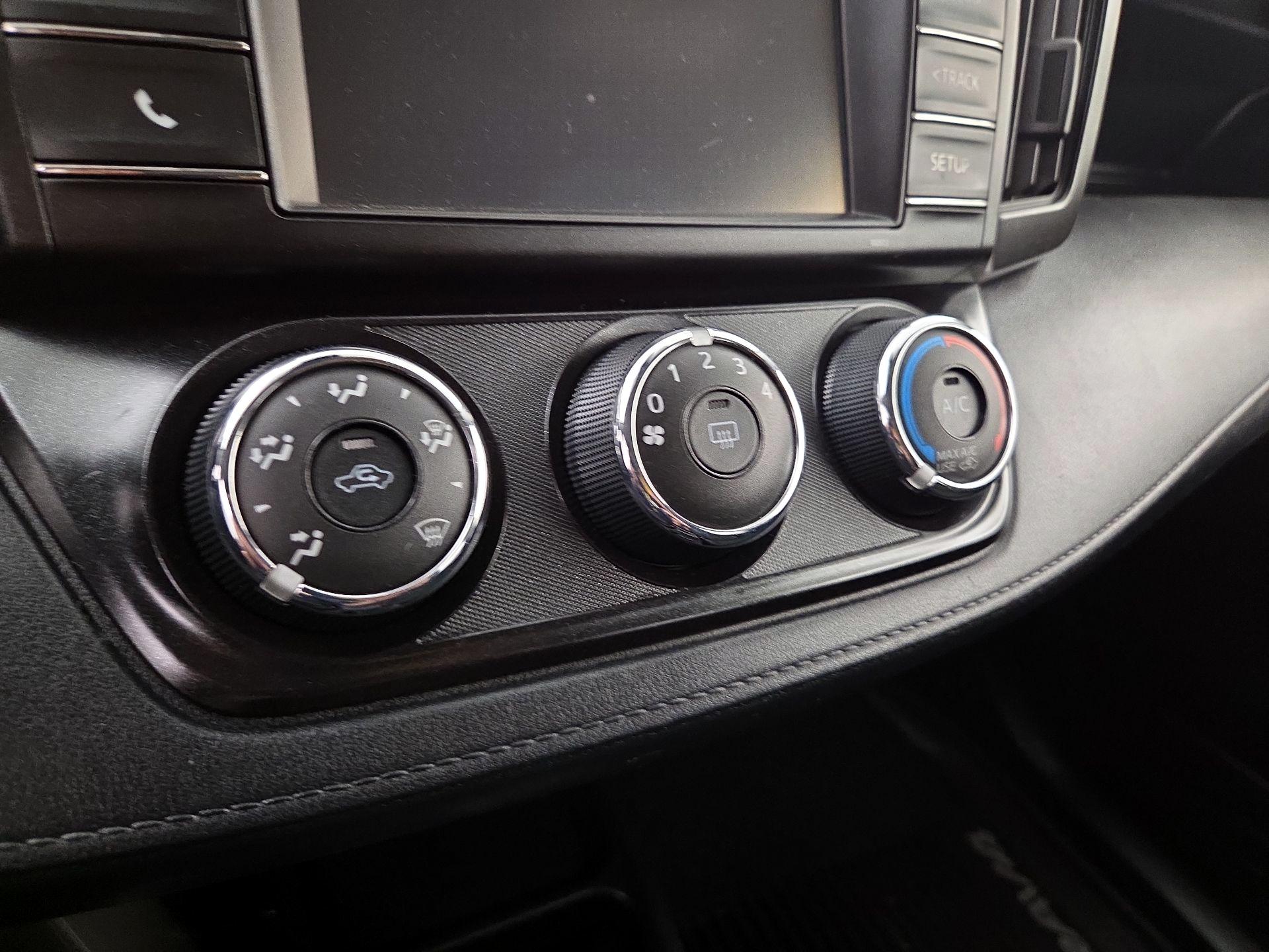 Thumbnail: 2018 Toyota RAV4 - 16