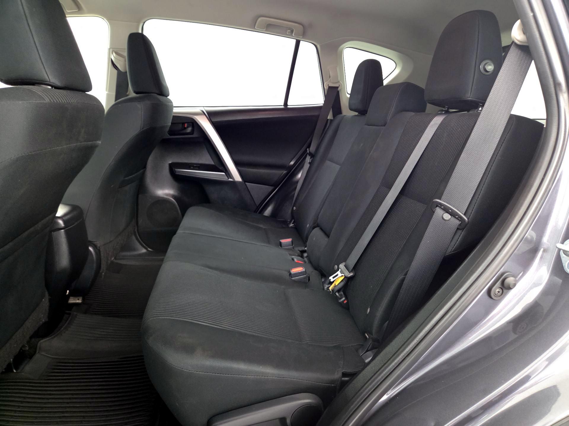 Thumbnail: 2018 Toyota RAV4 - 19