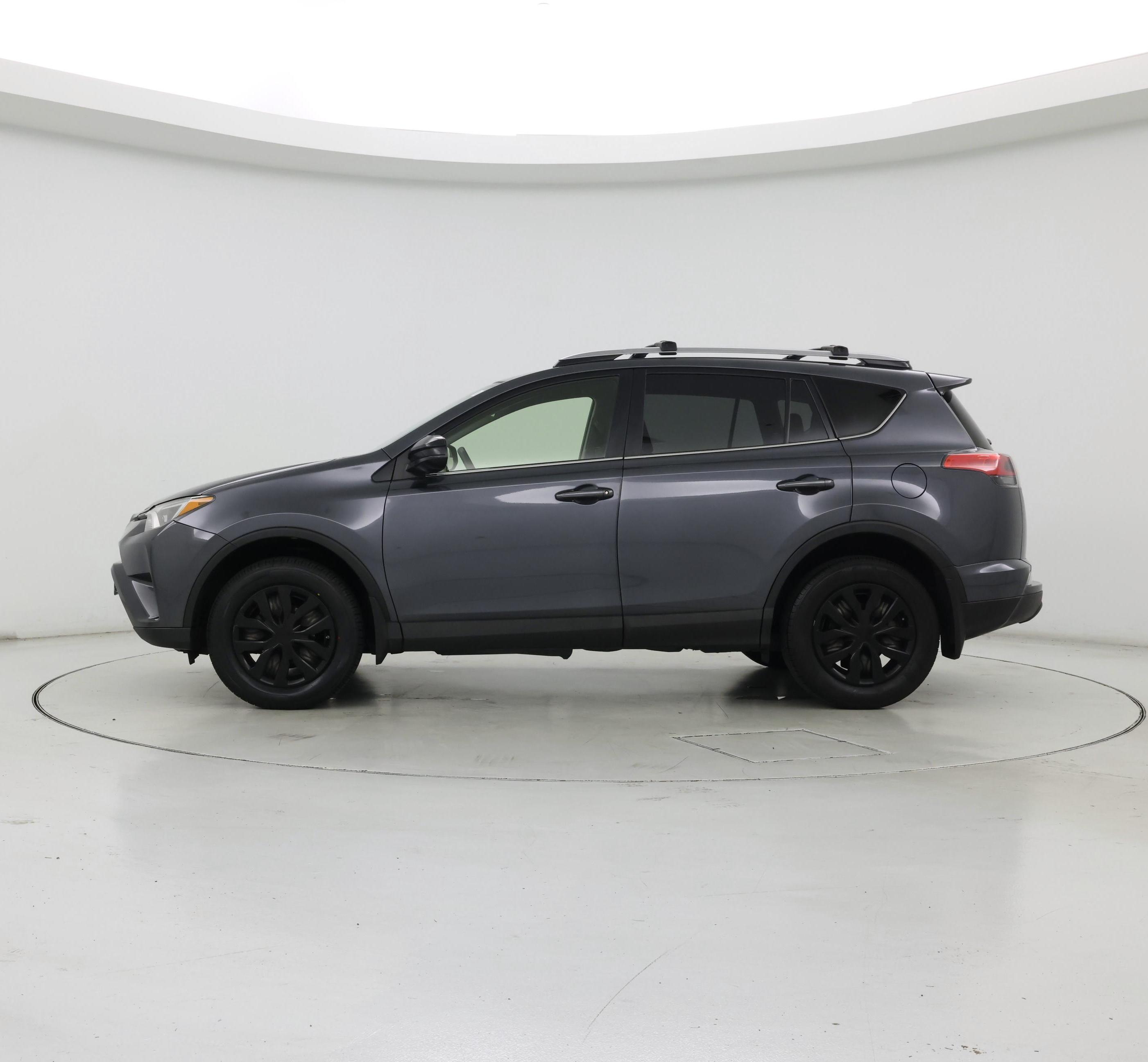 Thumbnail: 2018 Toyota RAV4 - 3