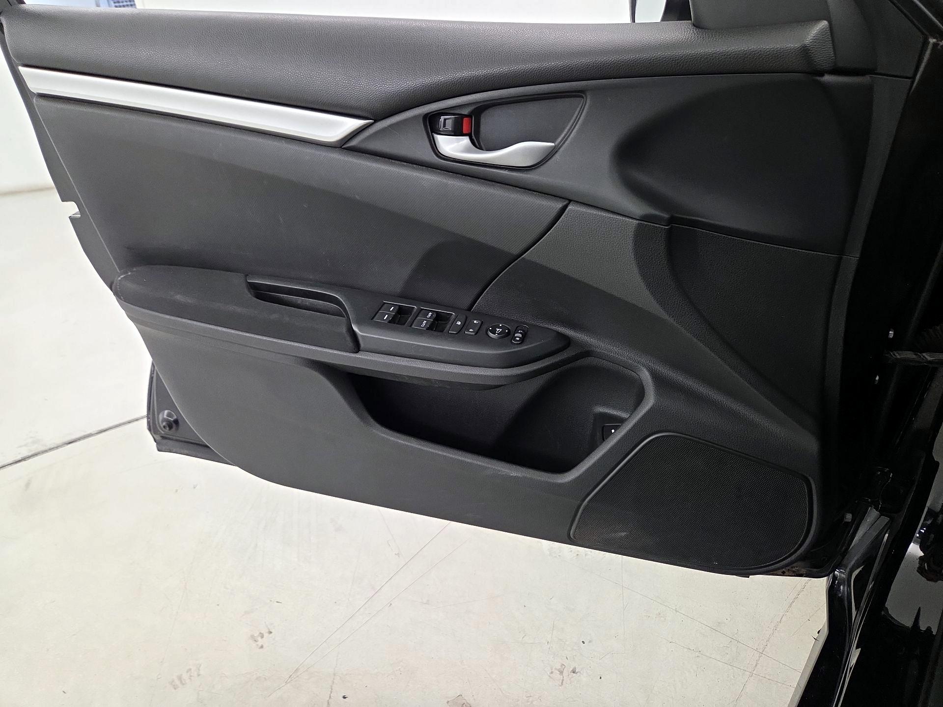 Thumbnail: 2016 Honda Civic - 12