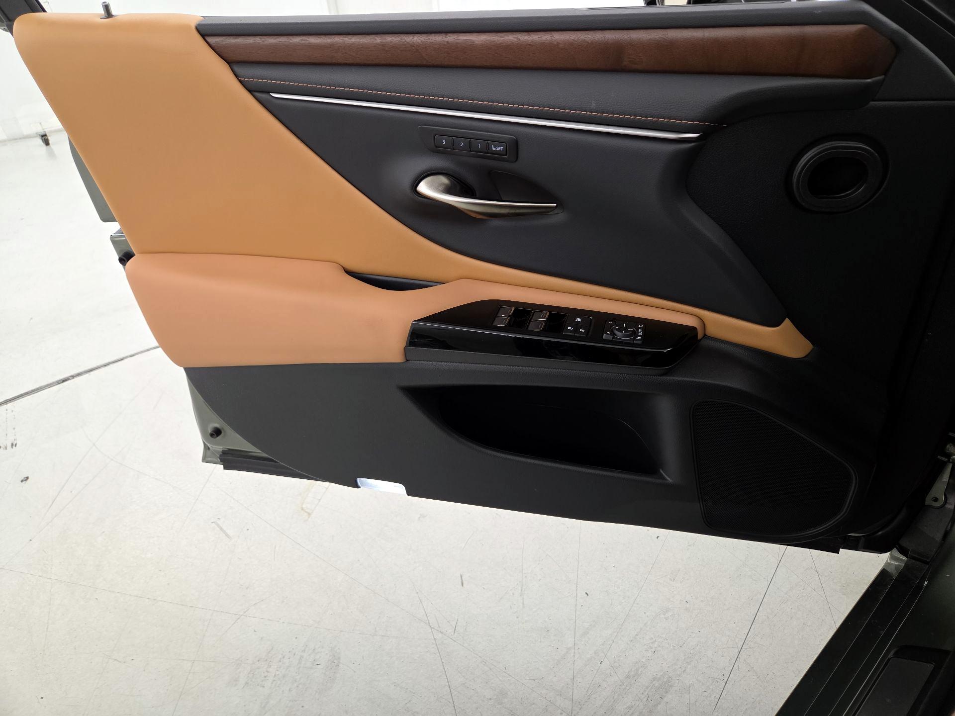 Thumbnail: 2025 Lexus ES - 12