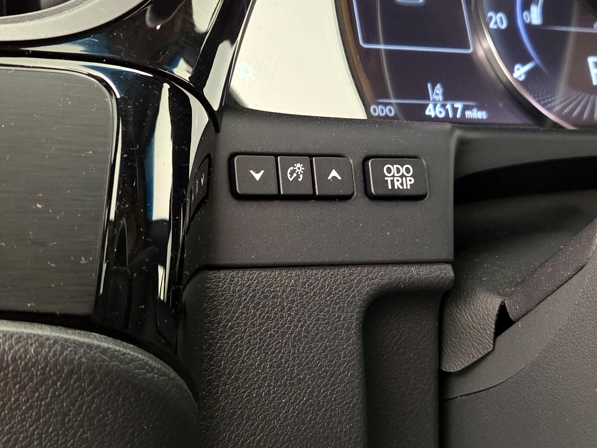 Thumbnail: 2025 Lexus ES - 13