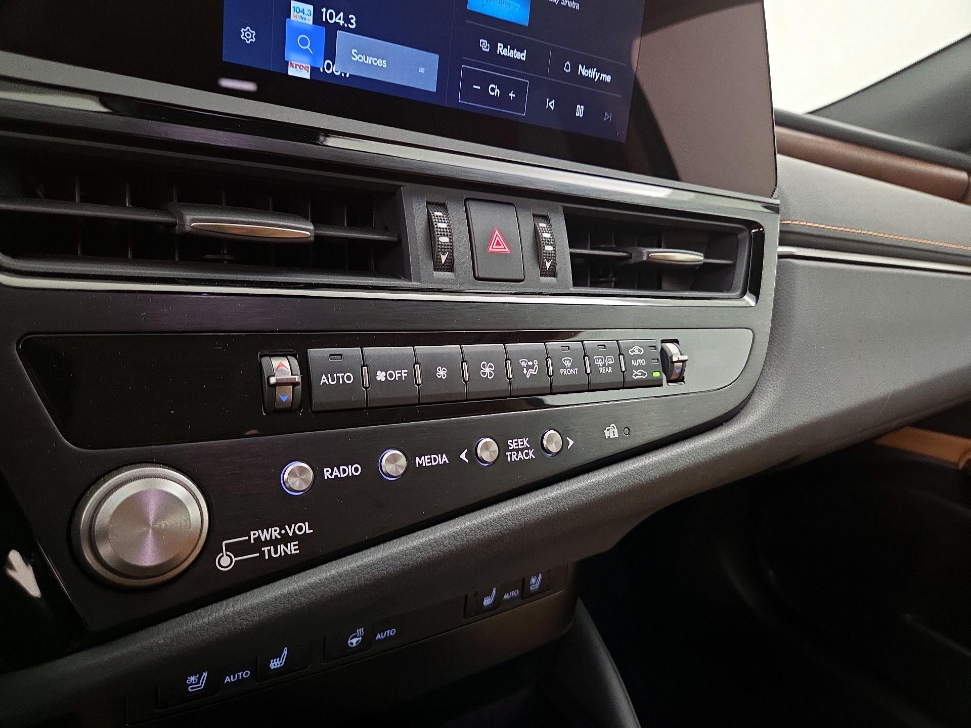 Thumbnail: 2025 Lexus ES - 16