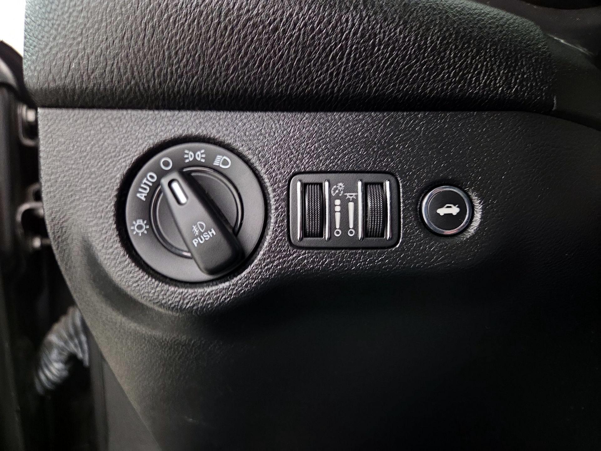 Thumbnail: 2019 Dodge Challenger - 13