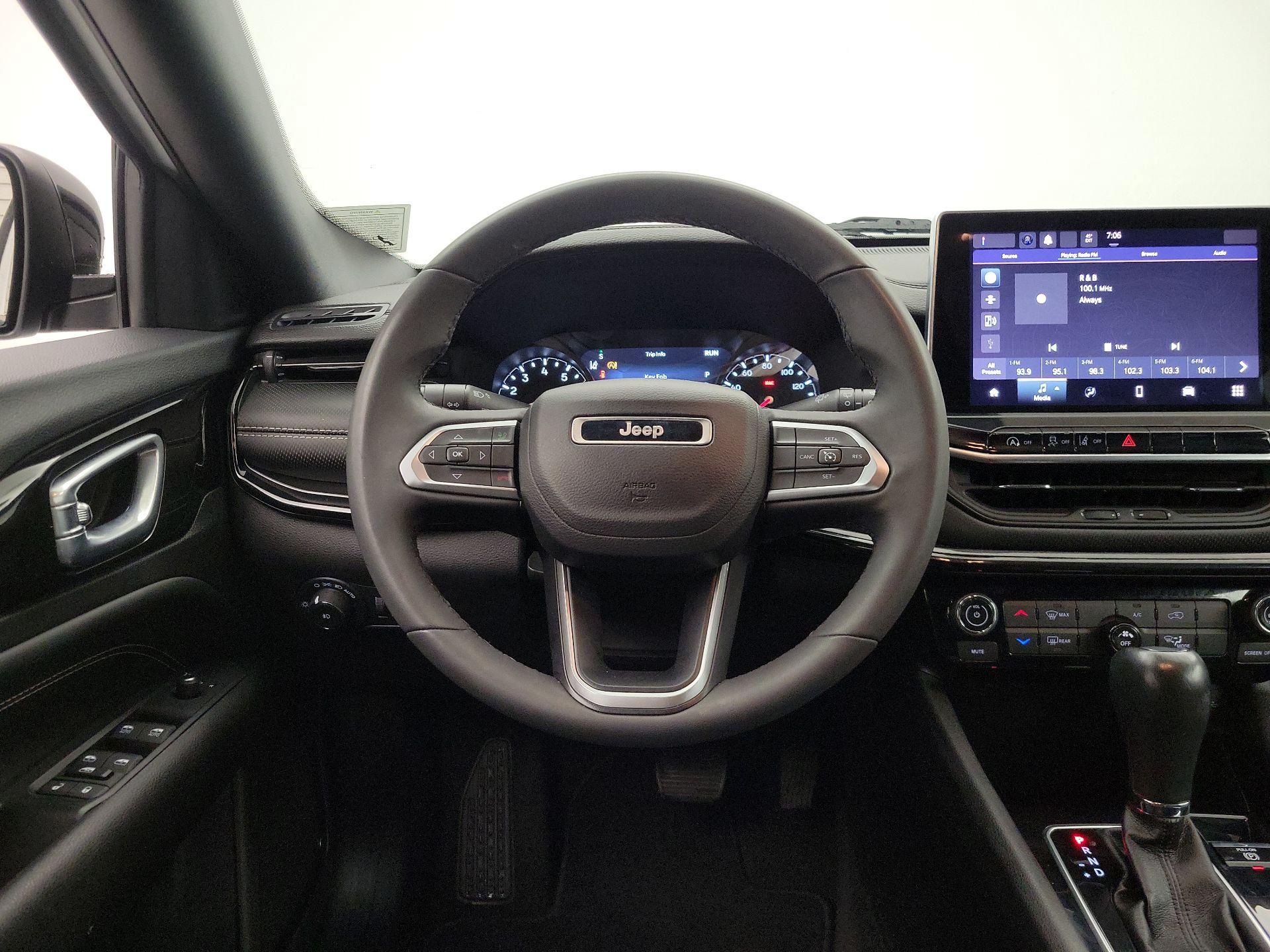 Thumbnail: 2023 Jeep Compass - 10