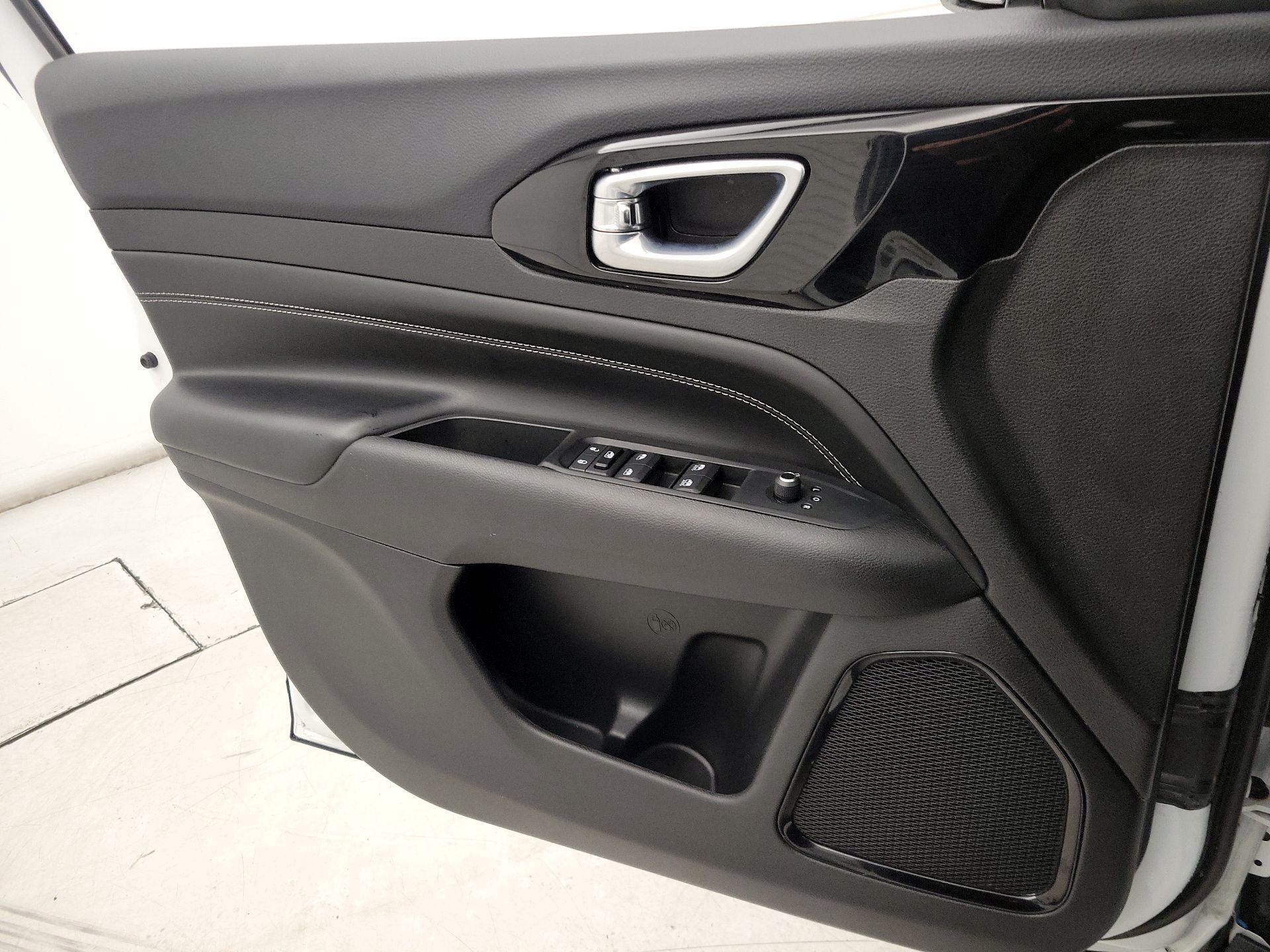 Thumbnail: 2023 Jeep Compass - 12