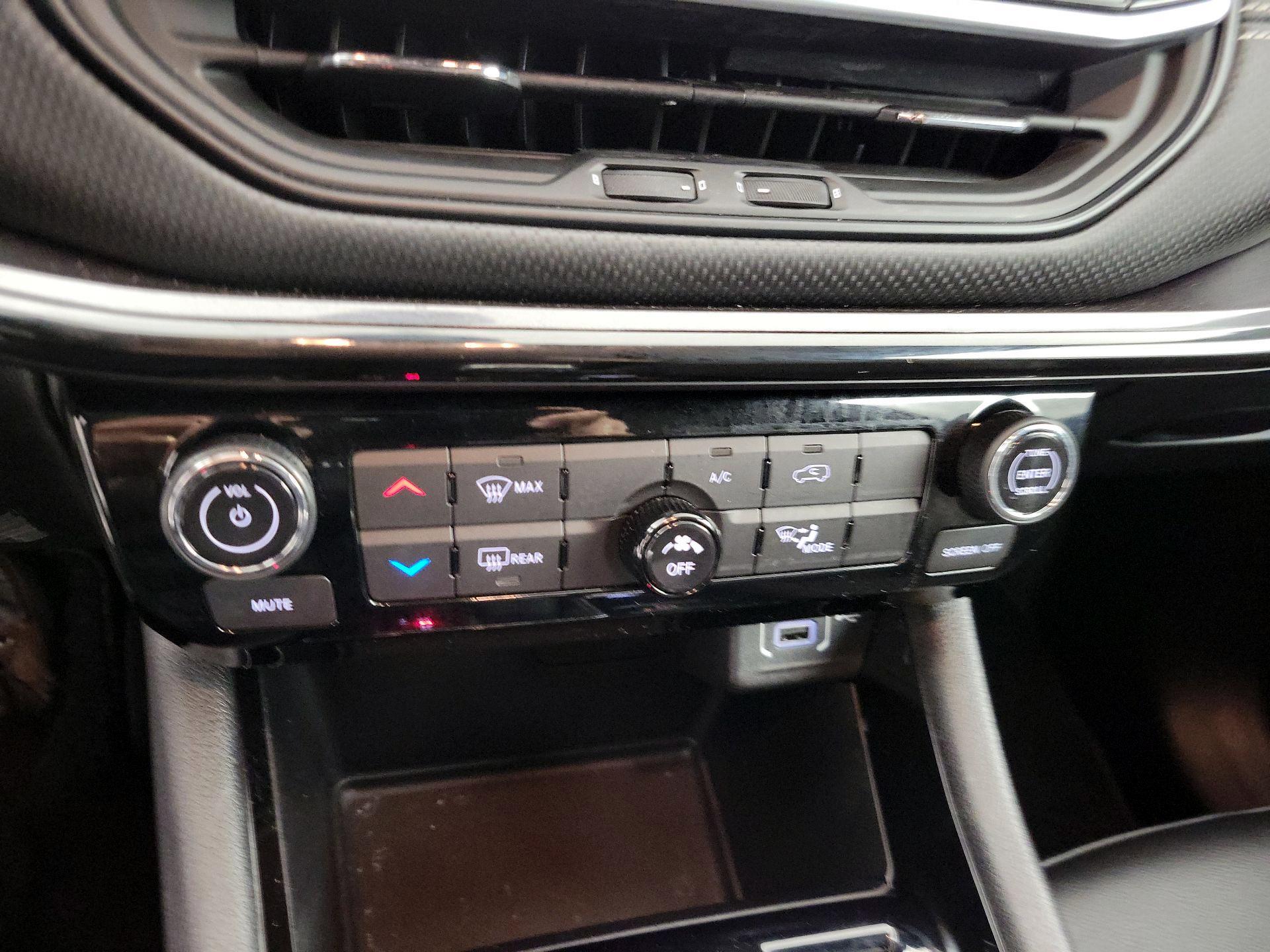 Thumbnail: 2023 Jeep Compass - 16