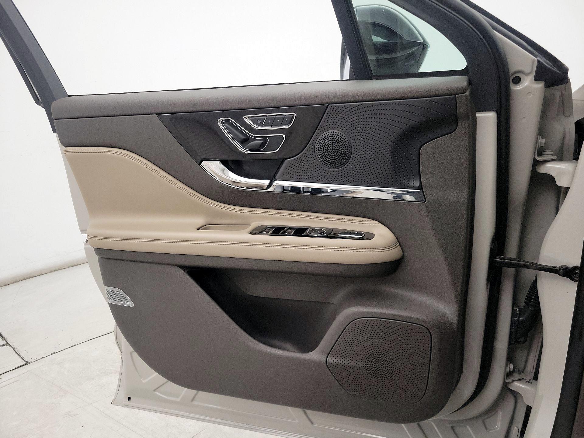 Thumbnail: 2024 Lincoln Corsair - 12