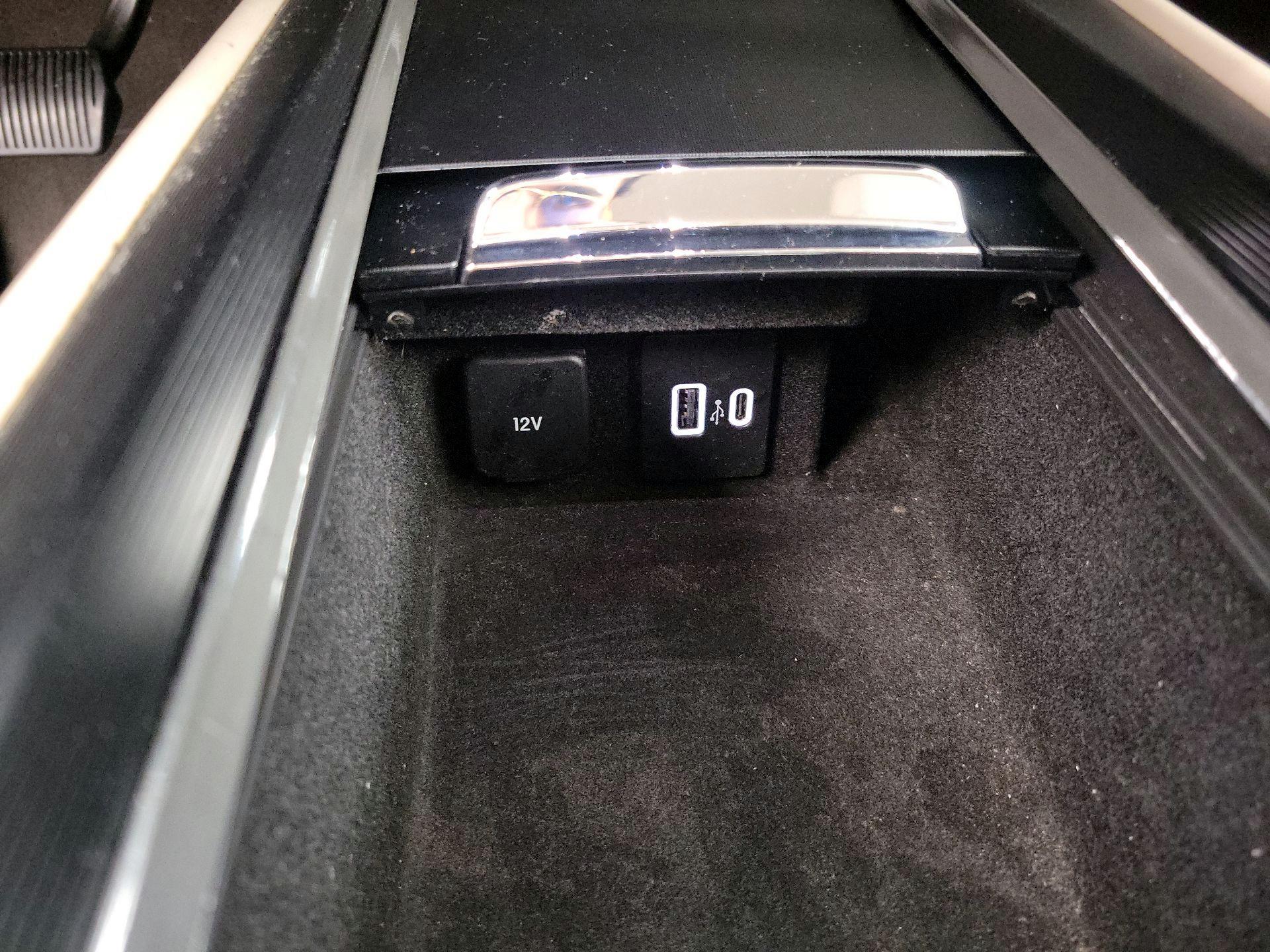 Thumbnail: 2024 Lincoln Corsair - 19