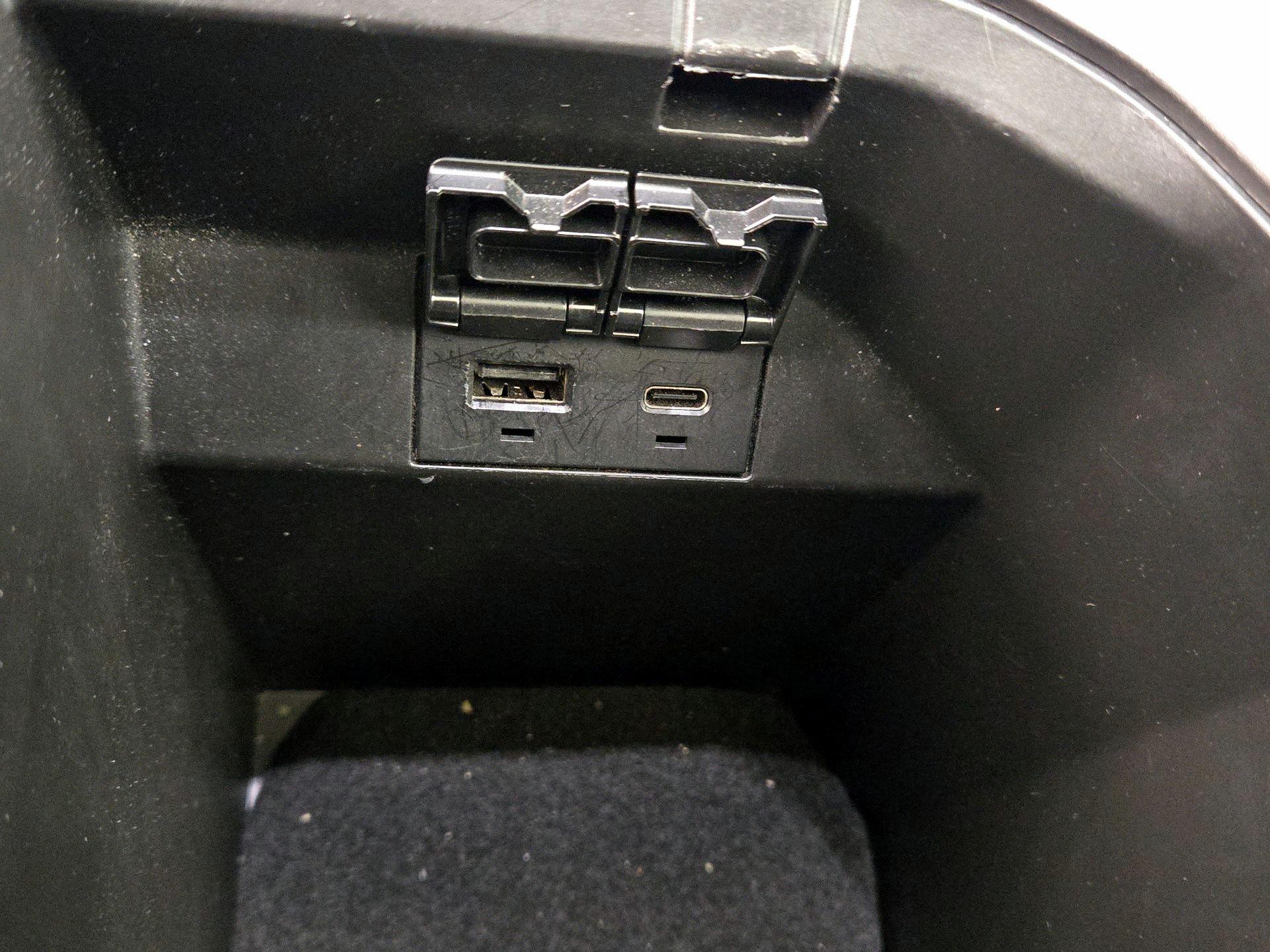 Thumbnail: 2023 Toyota Camry - 18