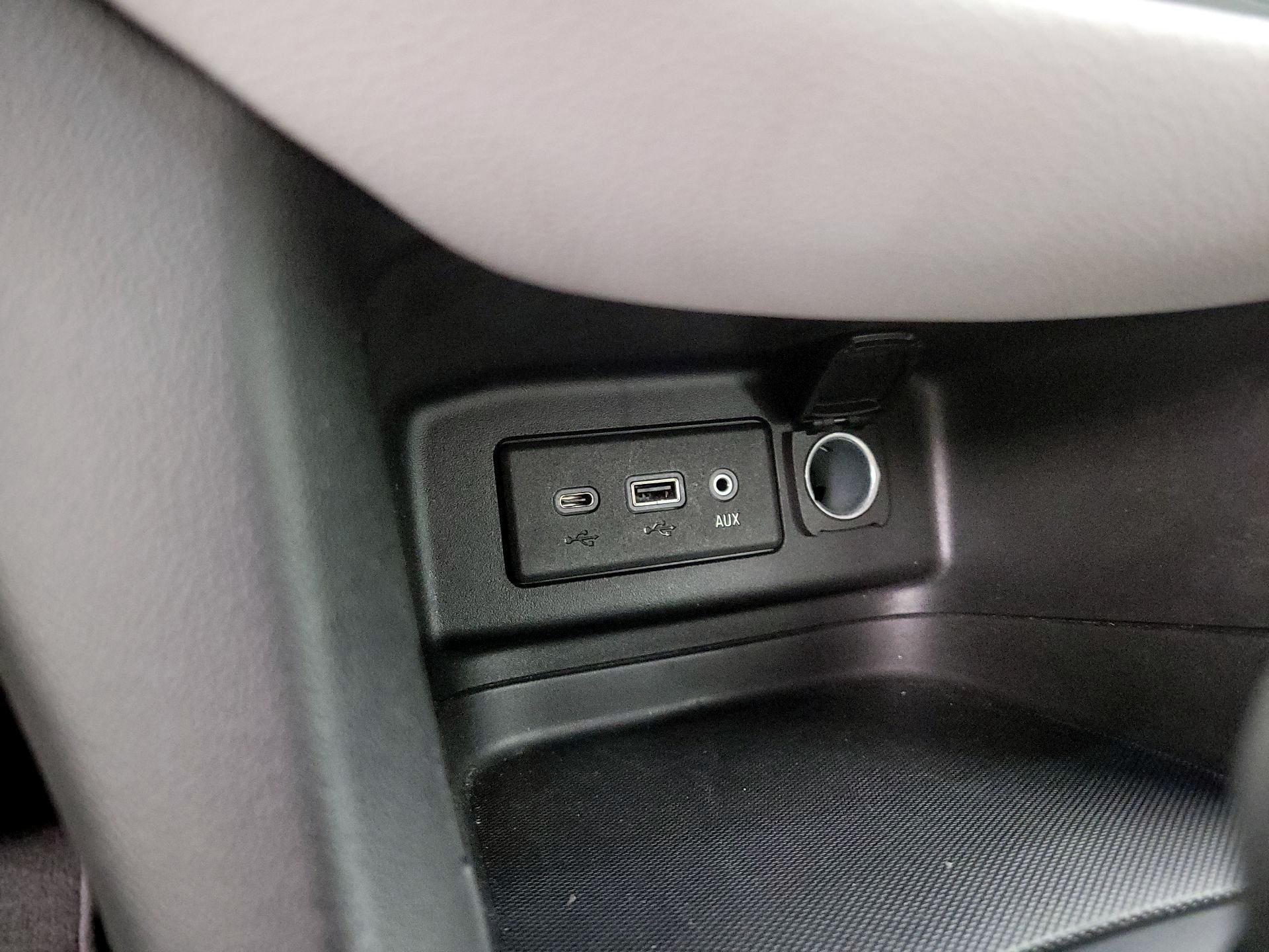 Thumbnail: 2022 Chevrolet Equinox - 18