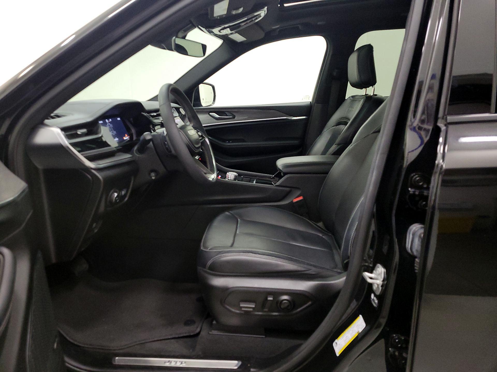 Thumbnail: 2023 Jeep Grand Cherokee L - 11