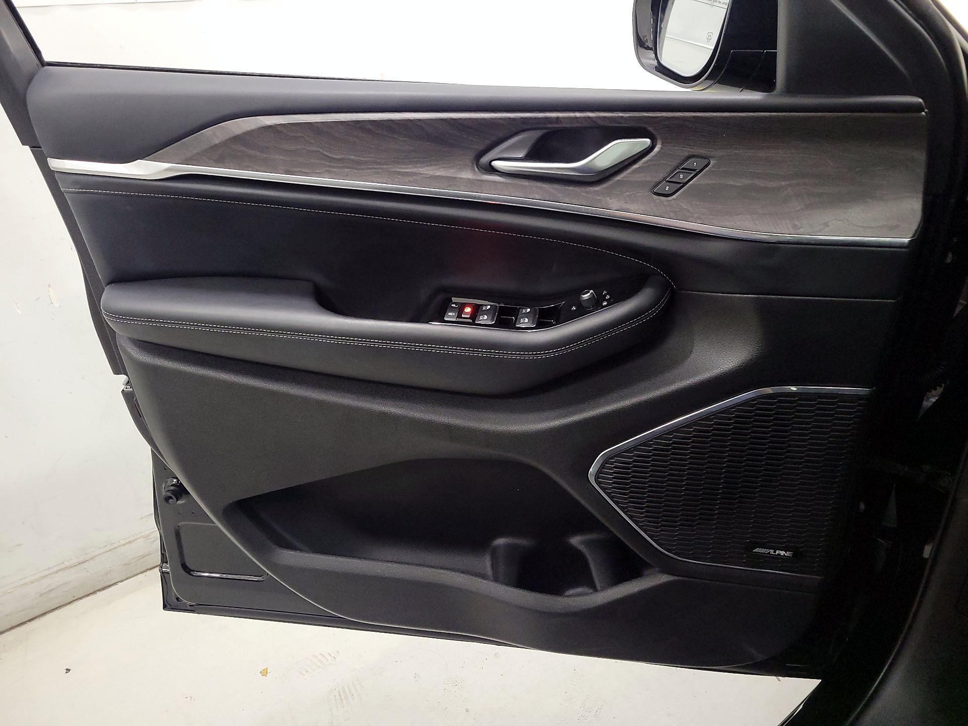 Thumbnail: 2023 Jeep Grand Cherokee L - 12