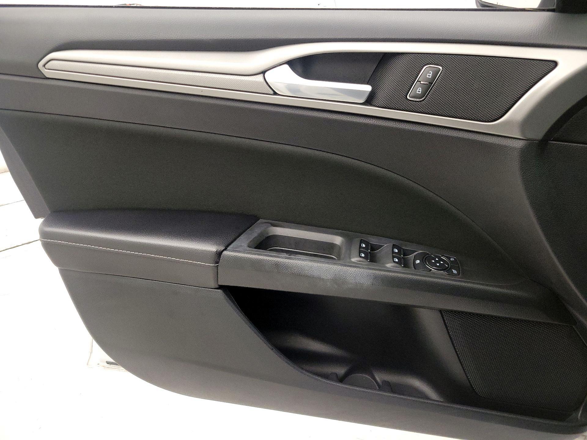 Thumbnail: 2020 Ford Fusion - 12