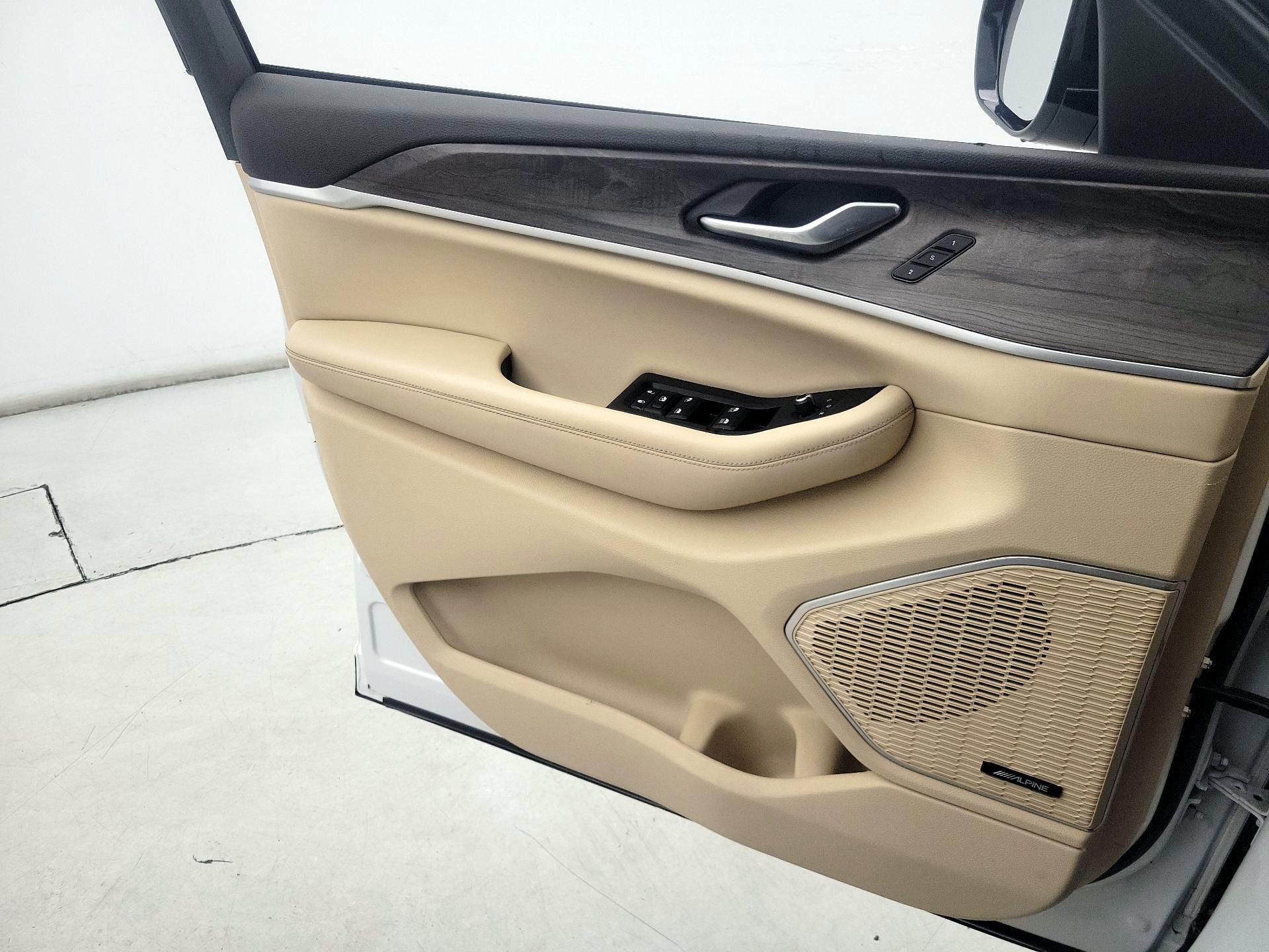 Thumbnail: 2023 Jeep Grand Cherokee - 12