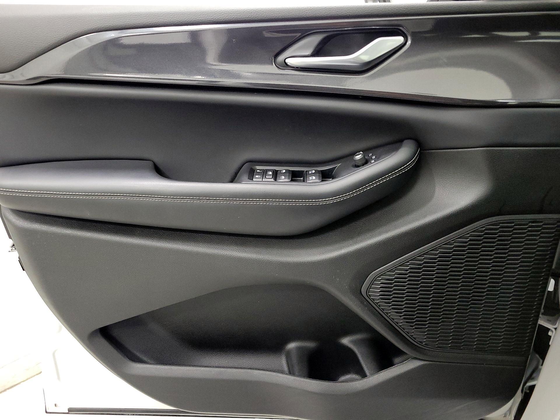 Thumbnail: 2023 Jeep Grand Cherokee - 12