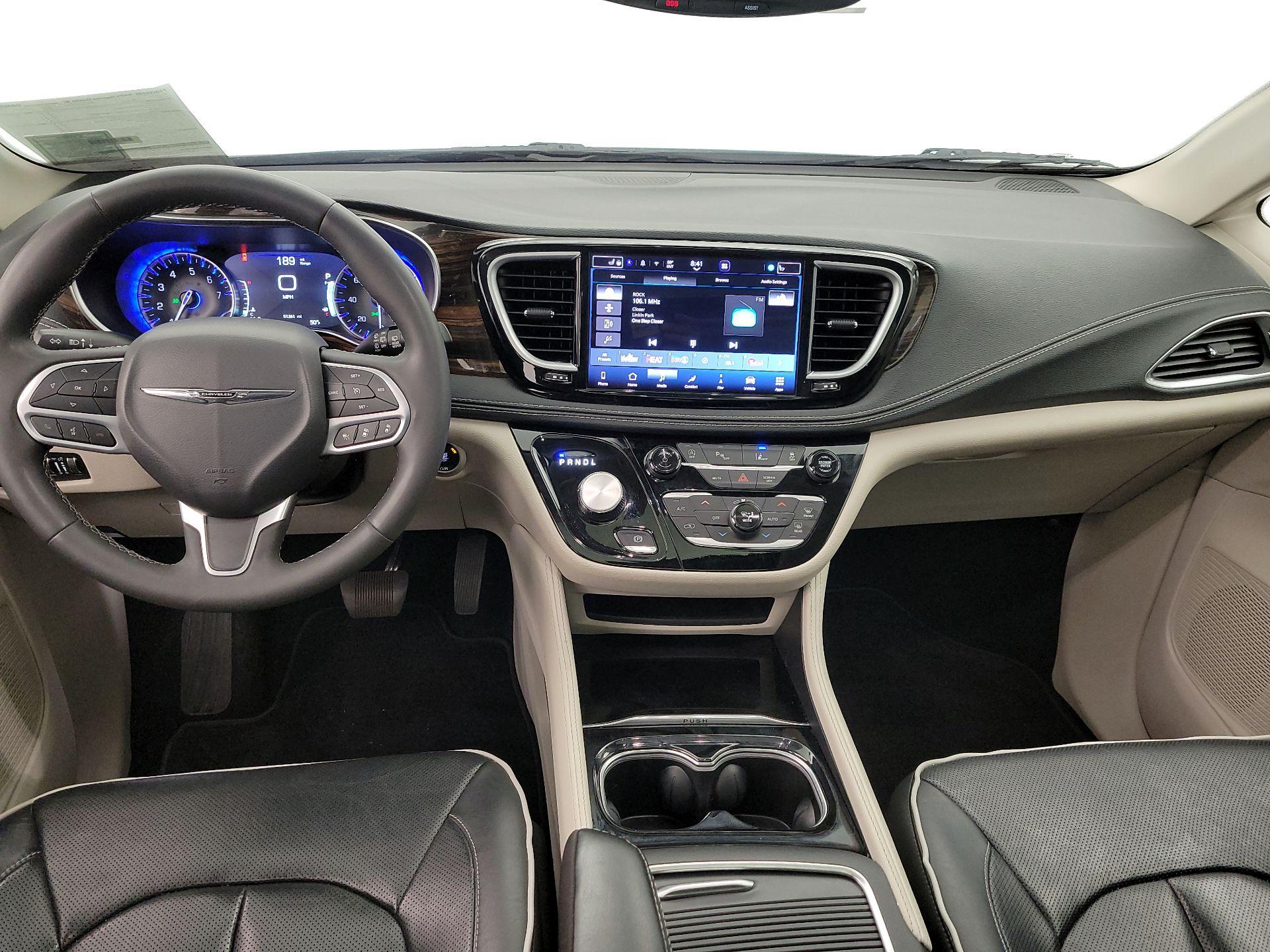 Thumbnail: 2023 Chrysler Pacifica - 9