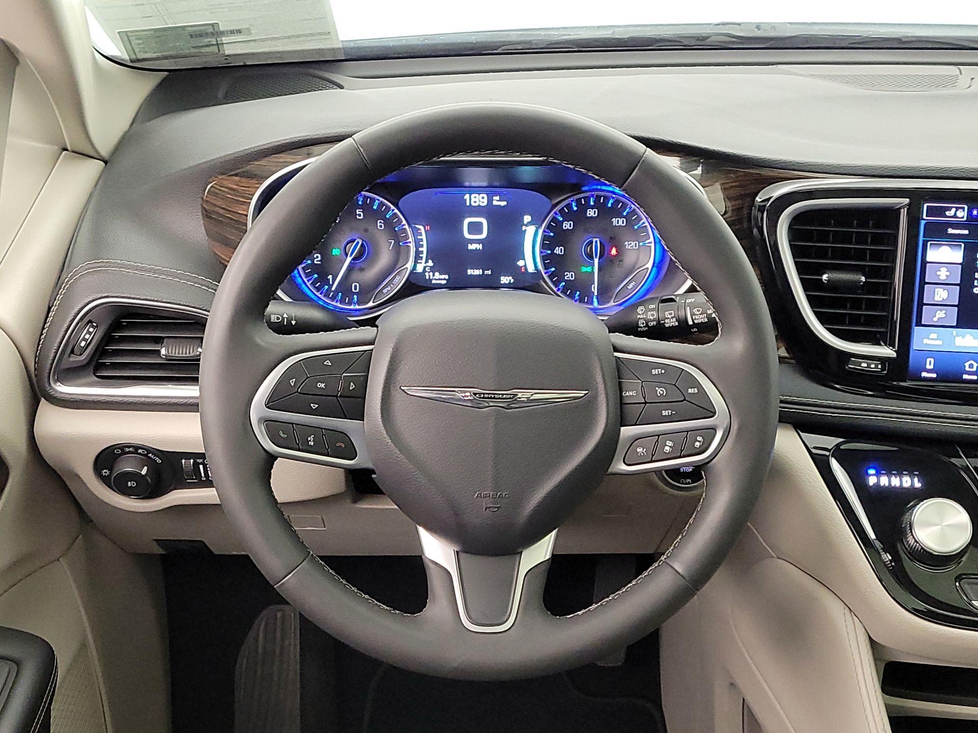 Thumbnail: 2023 Chrysler Pacifica - 10