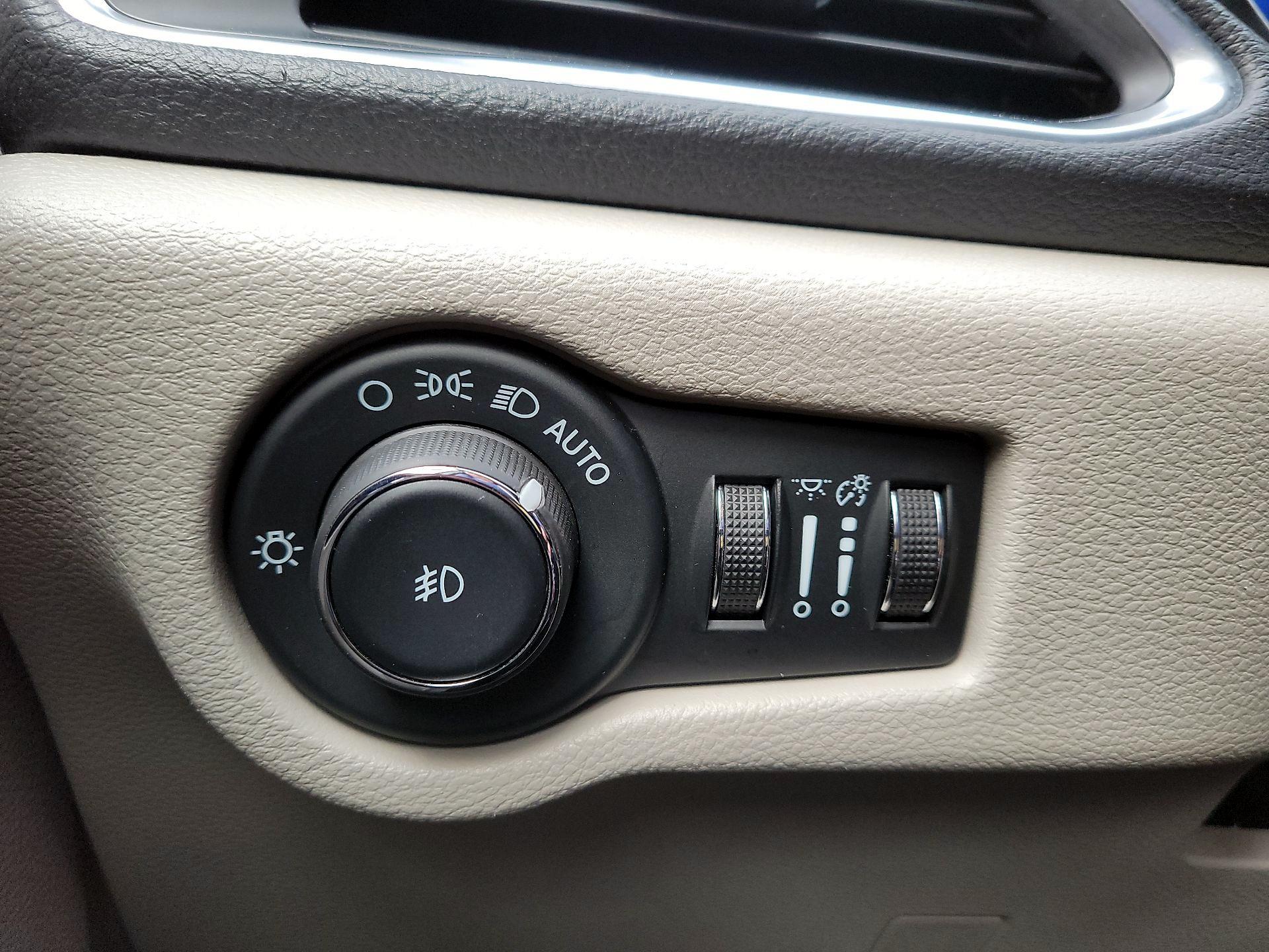 Thumbnail: 2023 Chrysler Pacifica - 13