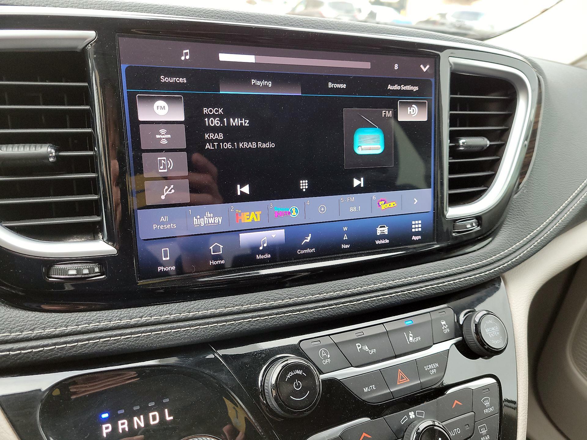 Thumbnail: 2023 Chrysler Pacifica - 16